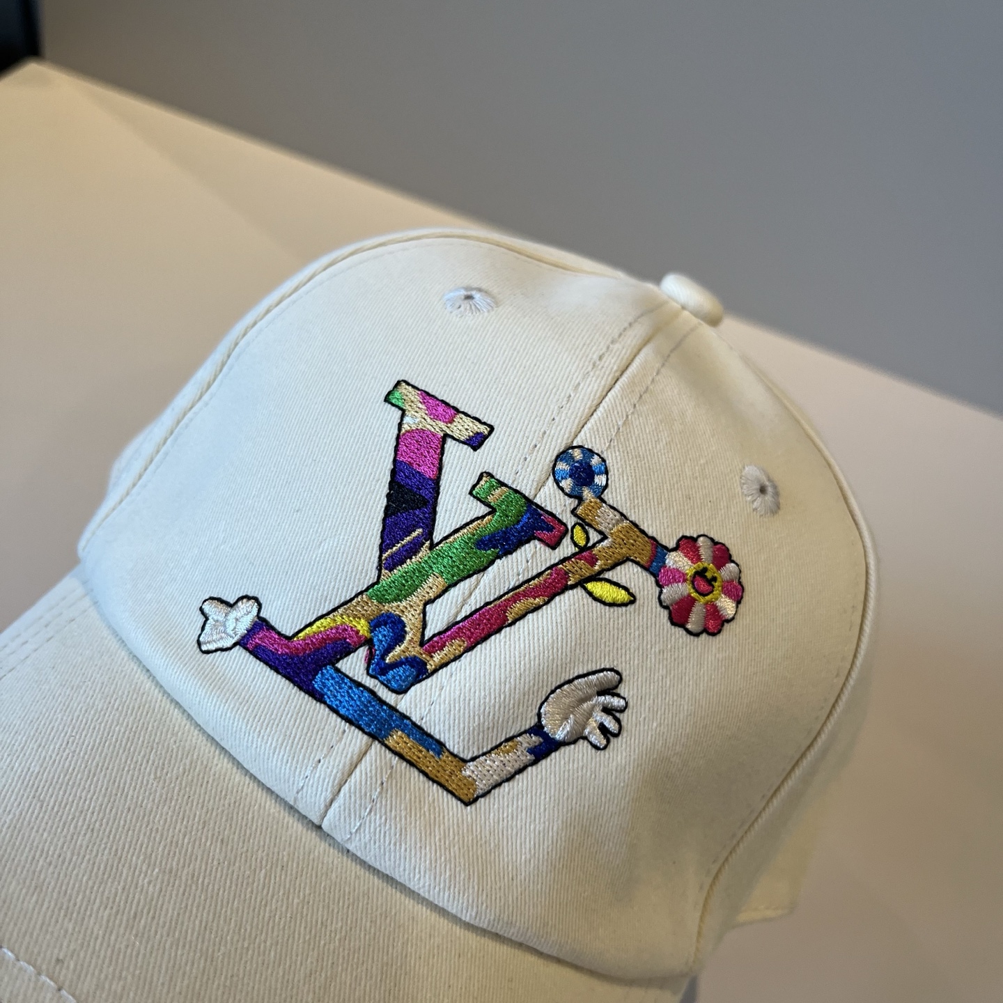 🧢路易威登棒球帽 LouisVuitton😍新款LV棒球帽，重工打造♥️高端大气，百搭款🤗男女通用！跑量
