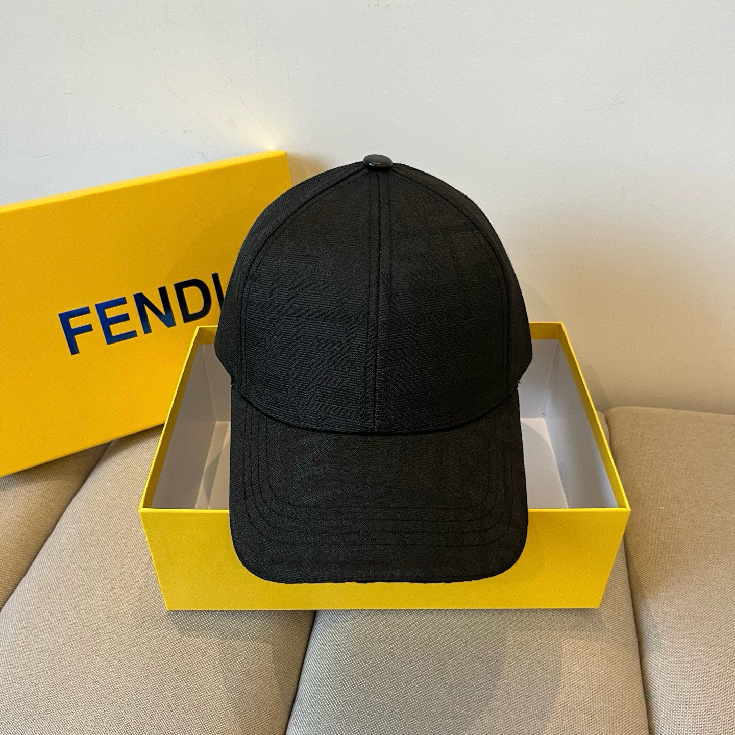  FENDI芬迪 老花系列棒球帽🧢 经典FF中古单品，气质穿搭单品，质量杠杠👍