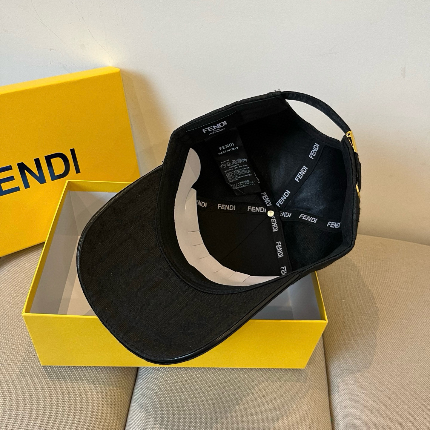  FENDI芬迪 老花系列棒球帽🧢 经典FF中古单品，气质穿搭单品，质量杠杠👍