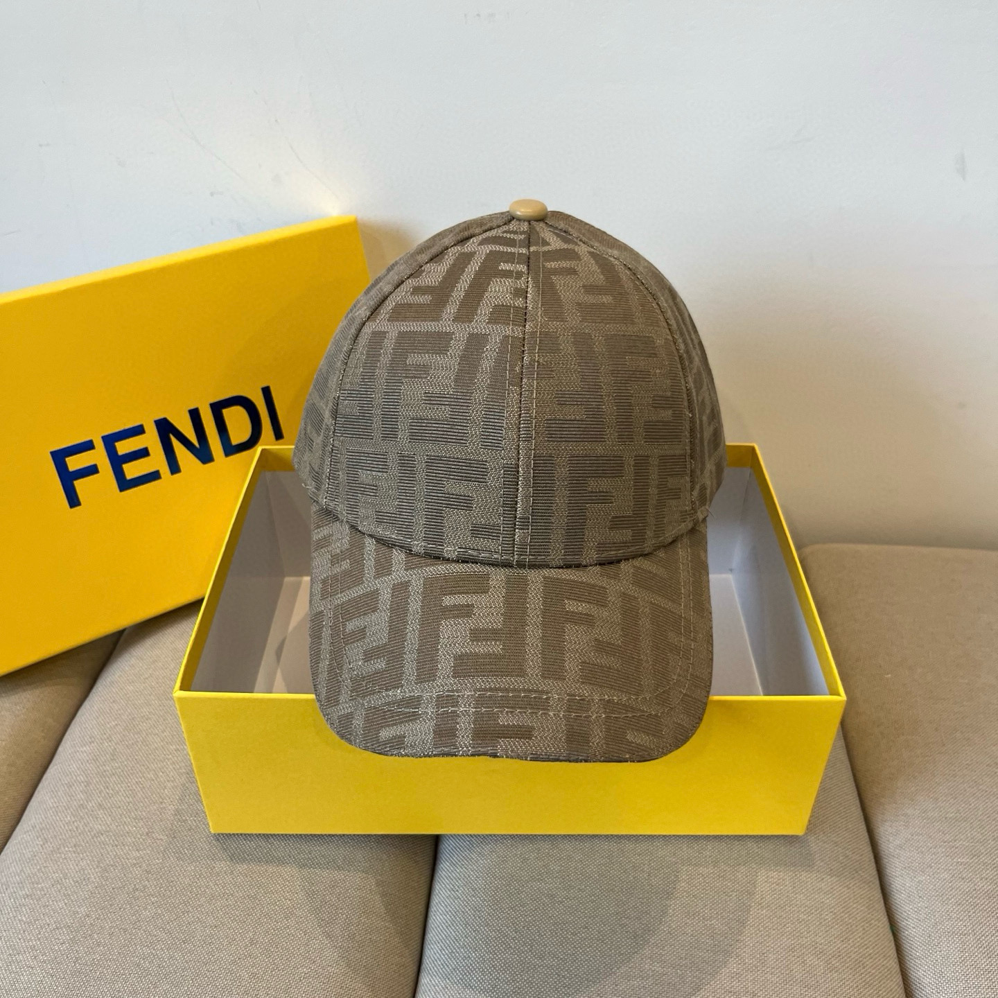  FENDI芬迪 老花系列棒球帽🧢 经典FF中古单品，气质穿搭单品，质量杠杠👍