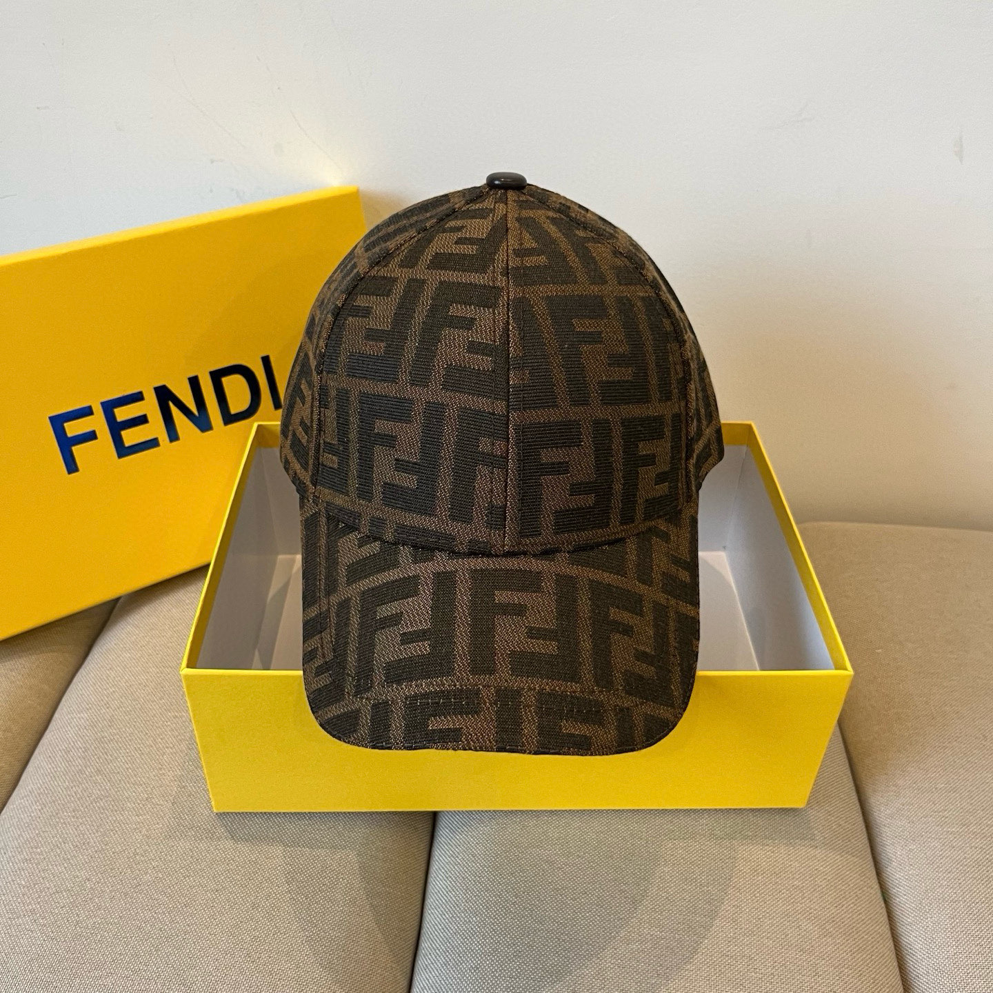  FENDI芬迪 老花系列棒球帽🧢 经典FF中古单品，气质穿搭单品，质量杠杠👍