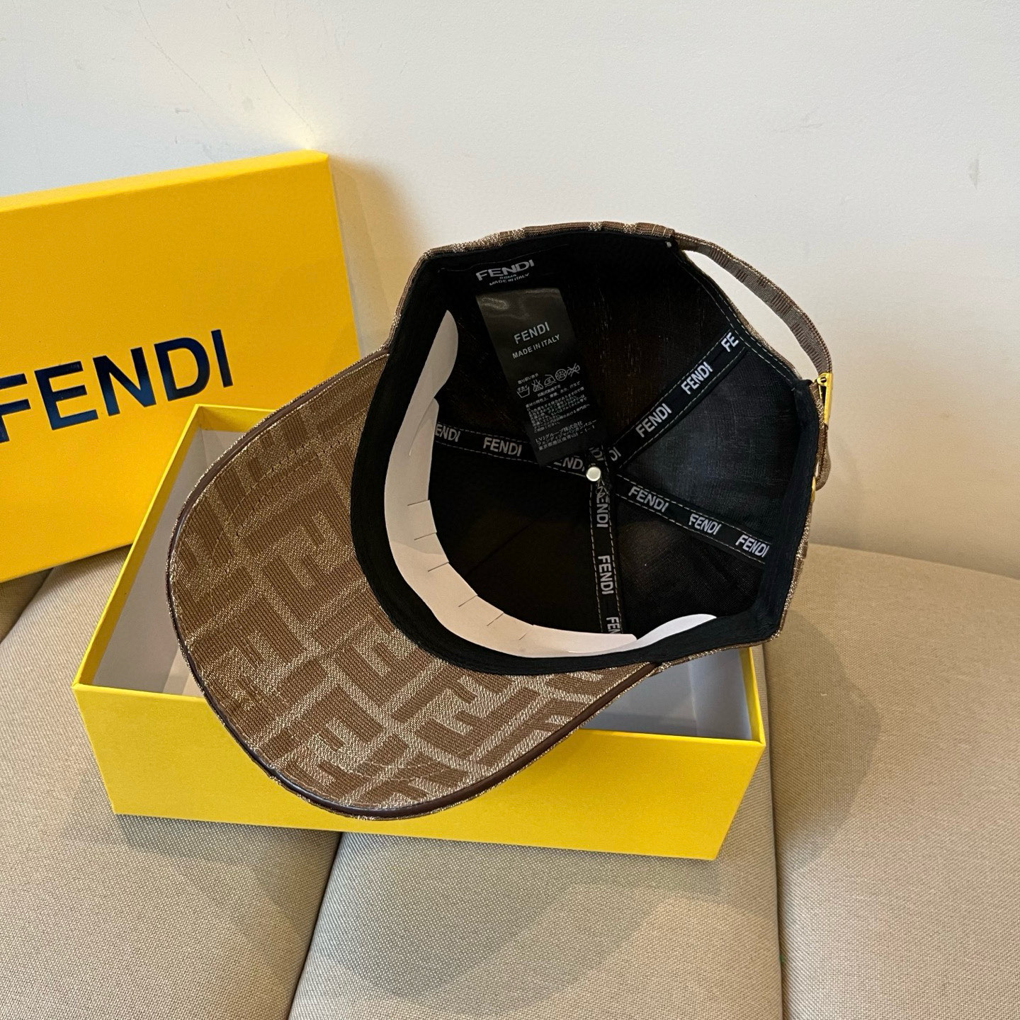  FENDI芬迪 老花系列棒球帽🧢 经典FF中古单品，气质穿搭单品，质量杠杠👍