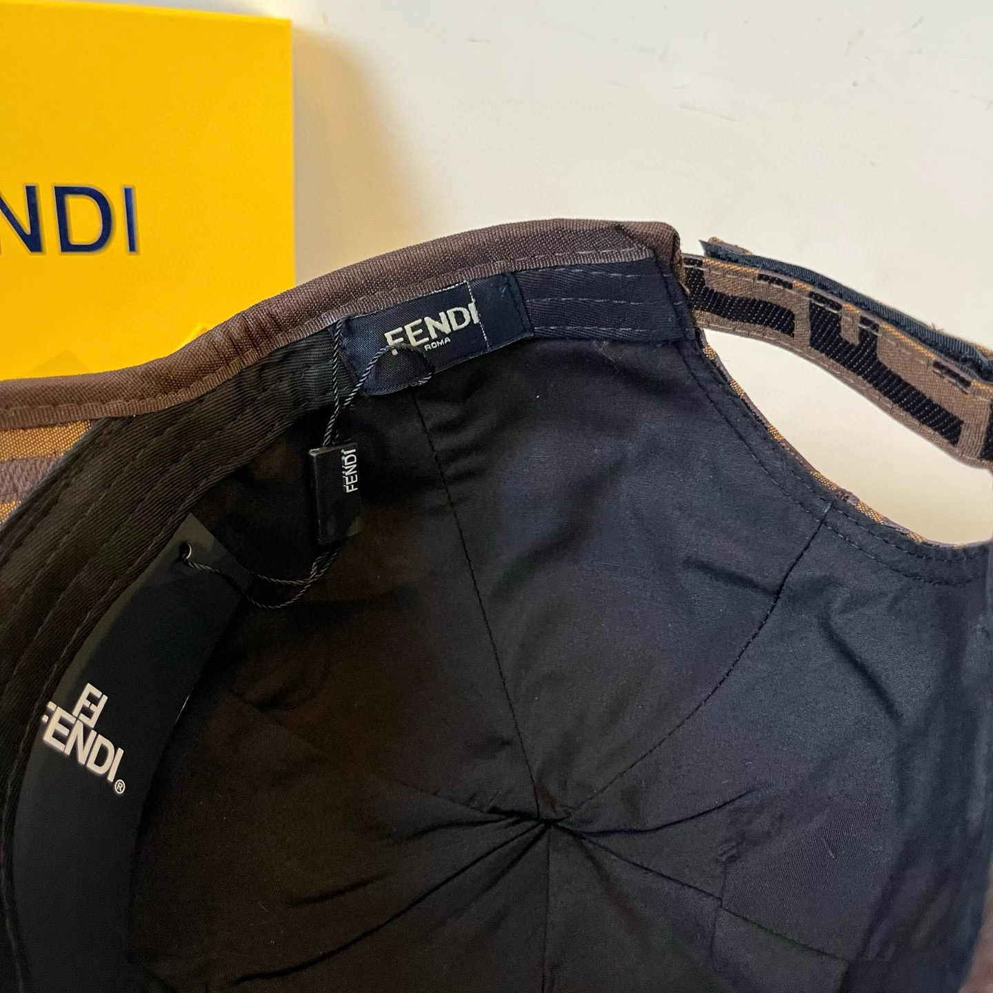  FENDI芬迪 老花系列棒球帽🧢 经典FF中古单品，气质穿搭单品，质量杠杠👍