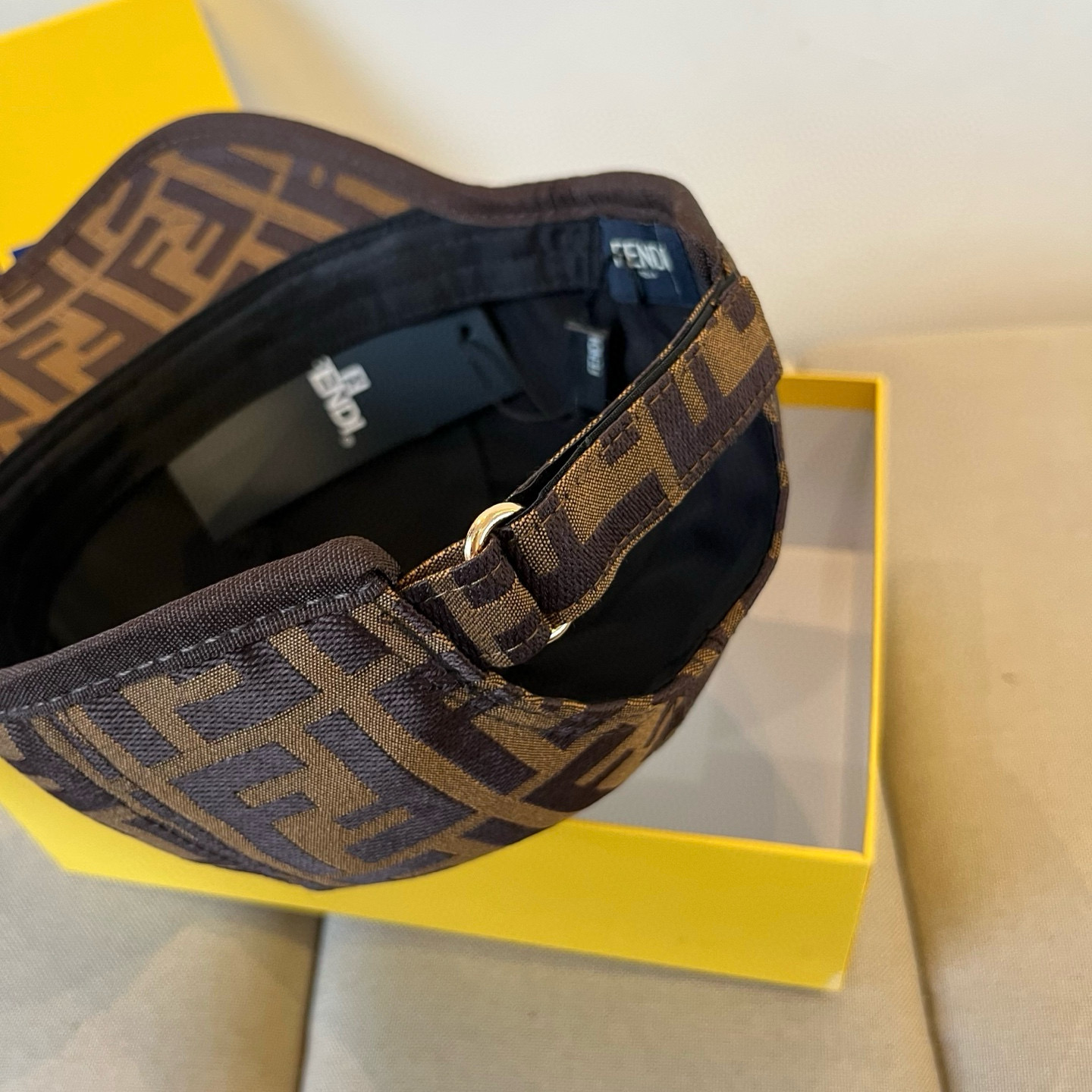  FENDI芬迪 老花系列棒球帽🧢 经典FF中古单品，气质穿搭单品，质量杠杠👍