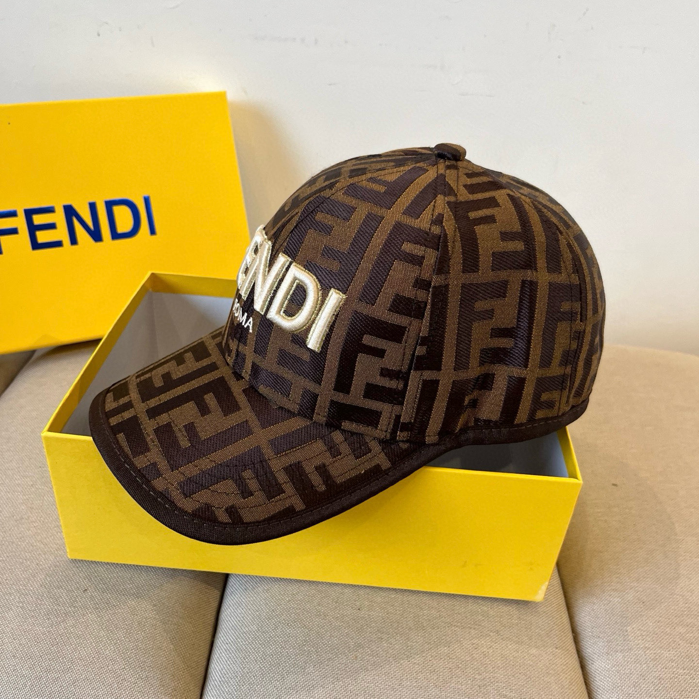  FENDI芬迪 老花系列棒球帽🧢 经典FF中古单品，气质穿搭单品，质量杠杠👍
