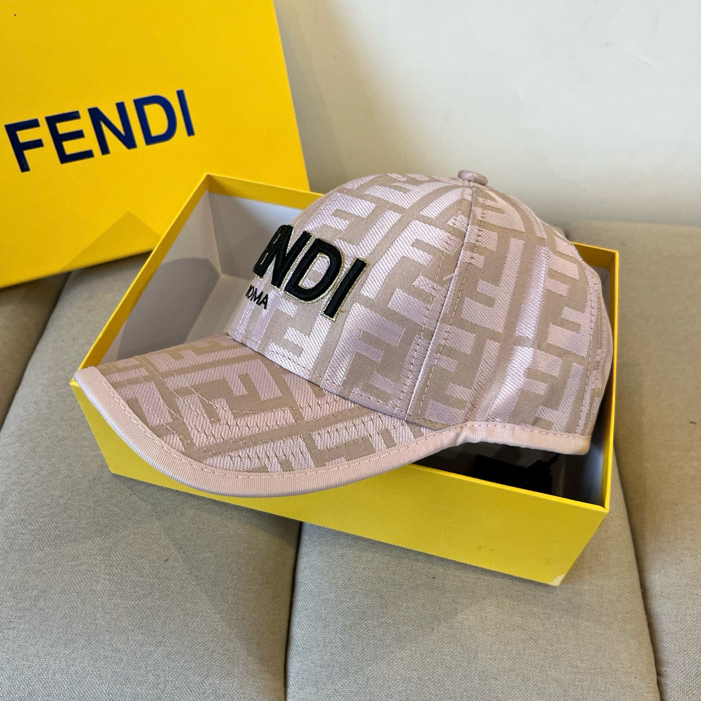  FENDI芬迪 老花系列棒球帽🧢 经典FF中古单品，气质穿搭单品，质量杠杠👍