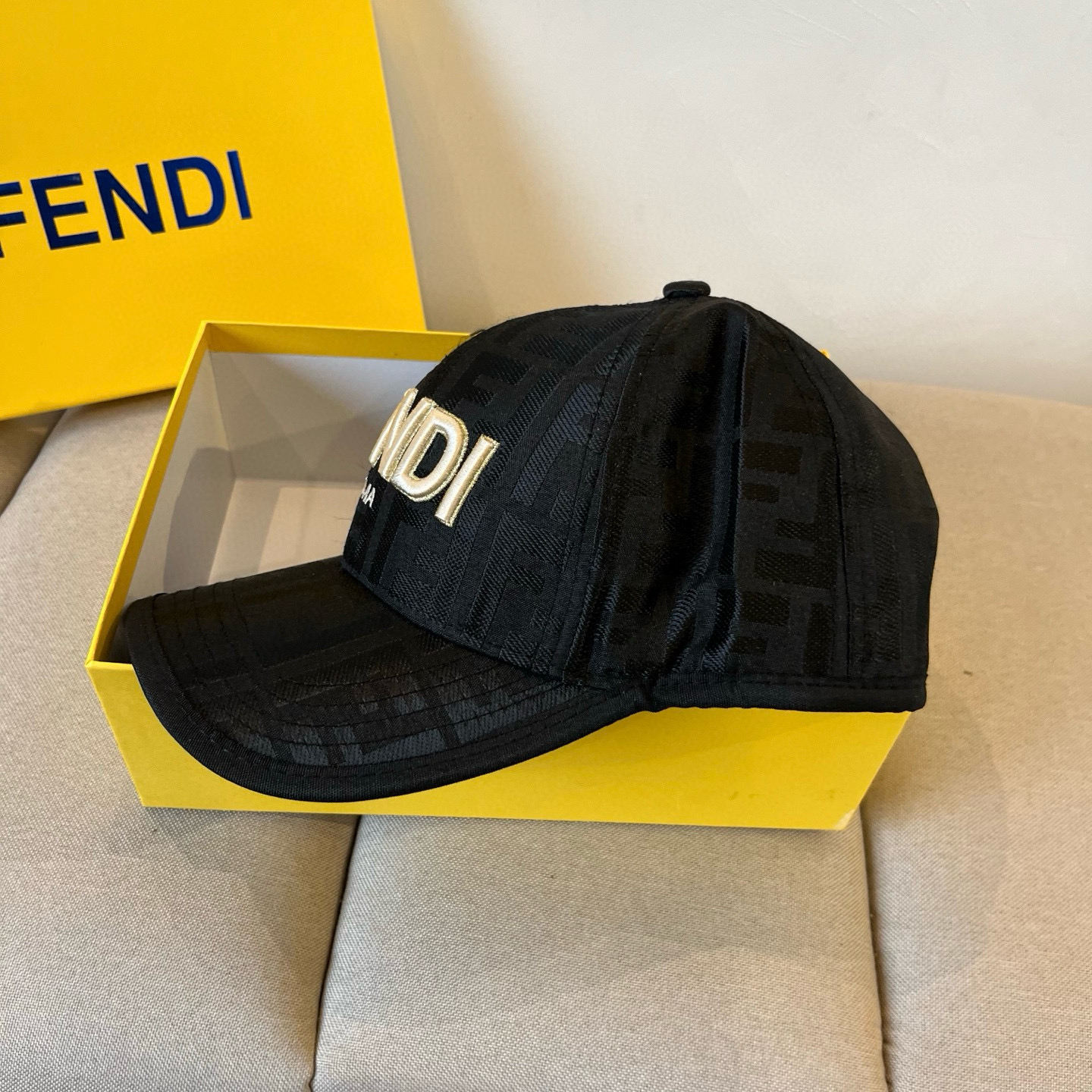  FENDI芬迪 老花系列棒球帽🧢 经典FF中古单品，气质穿搭单品，质量杠杠👍
