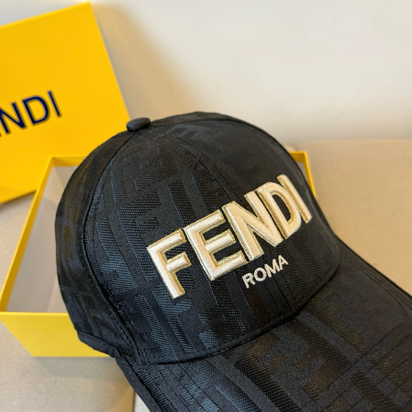  FENDI芬迪 老花系列棒球帽🧢 经典FF中古单品，气质穿搭单品，质量杠杠👍