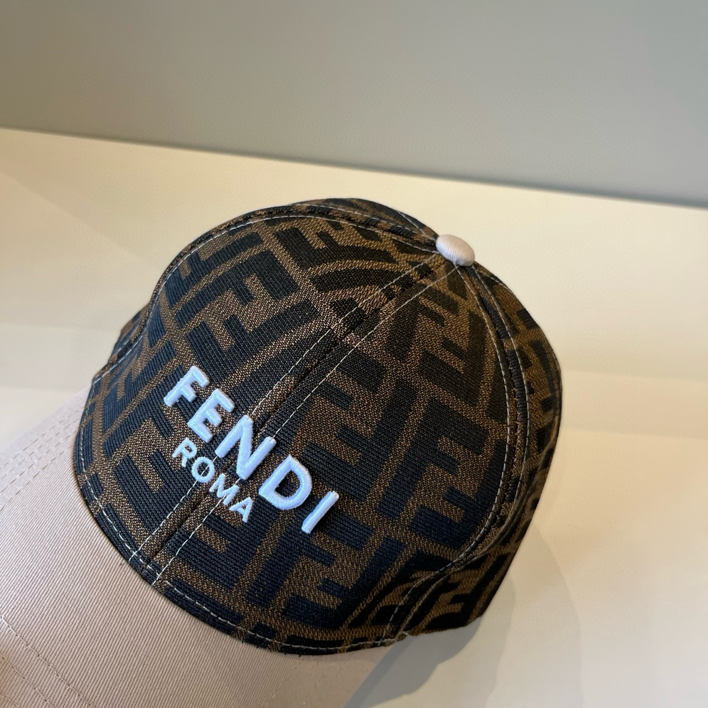 FENDI芬迪 老花系列棒球帽🧢 经典FF中古单品，气质穿搭单品，质量杠杠👍
