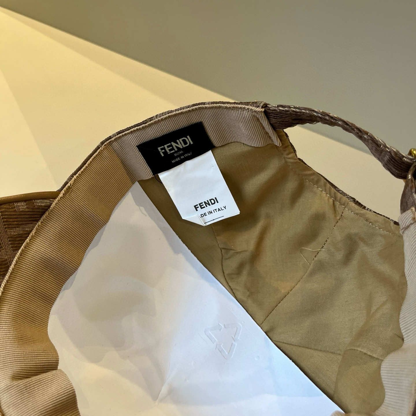  FENDI芬迪 老花系列棒球帽🧢 经典FF中古单品，气质穿搭单品，质量杠杠👍