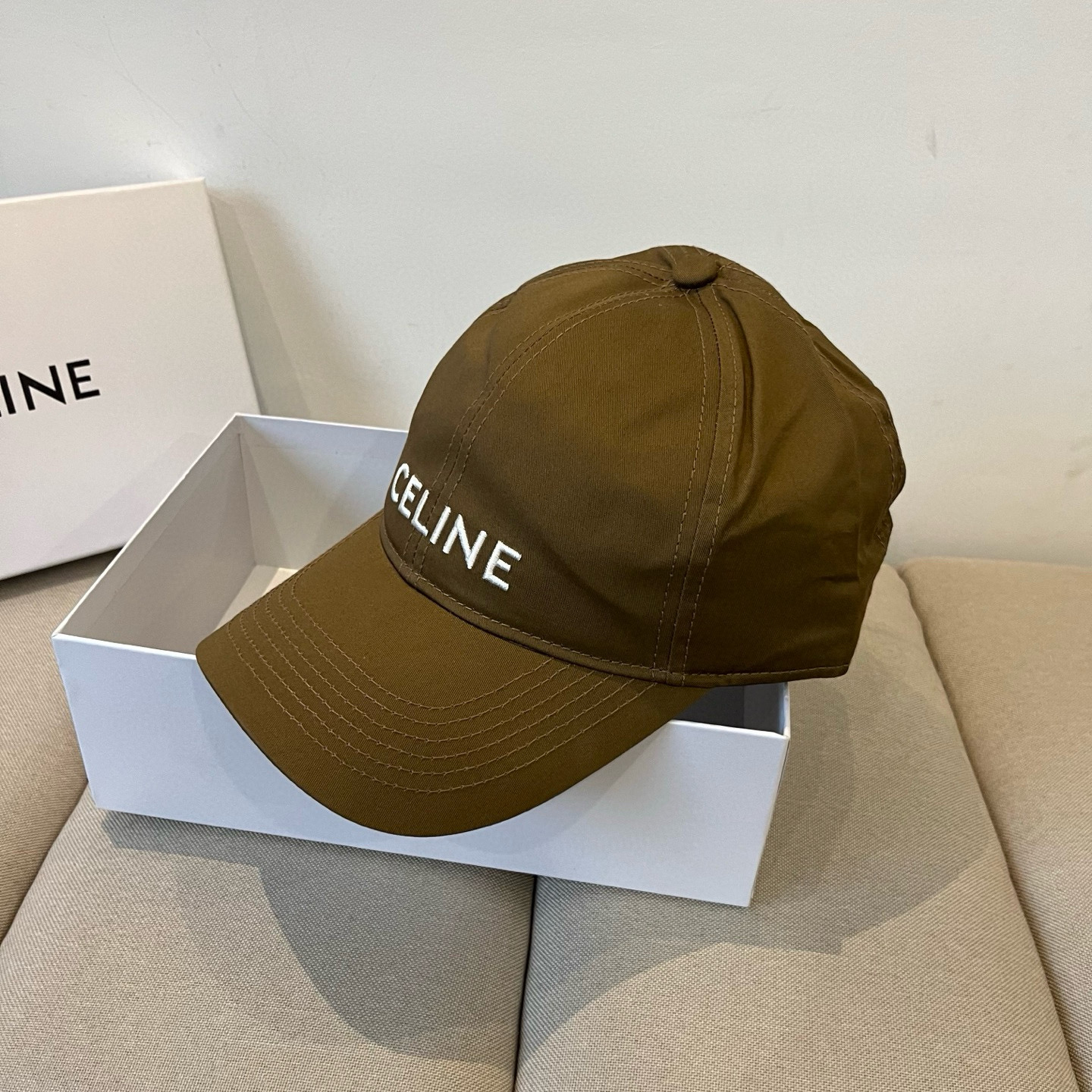 【CELINE赛琳】新款经典休闲潮流款 棒球帽🧢日韩风格，随便搭配都超好看！出门旅游，绝对要入手的一款