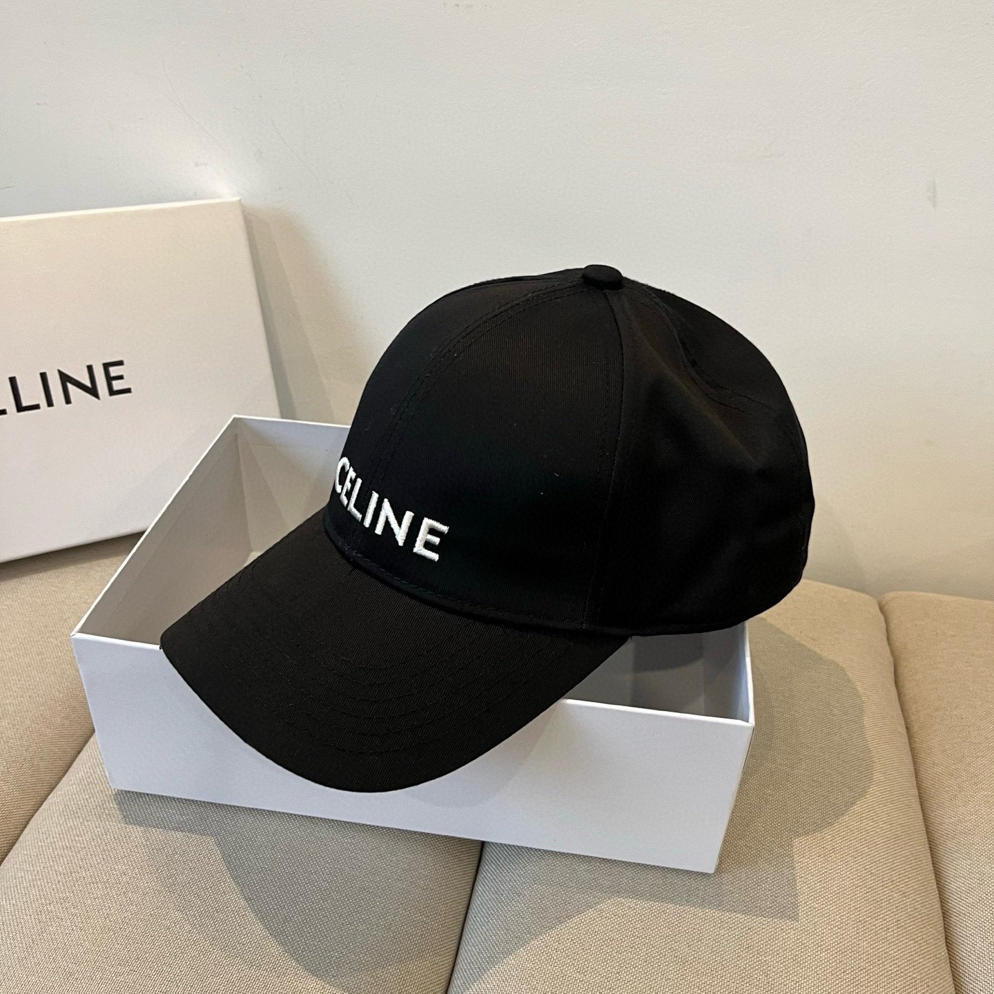 【CELINE赛琳】新款经典休闲潮流款 棒球帽🧢日韩风格，随便搭配都超好看！出门旅游，绝对要入手的一款