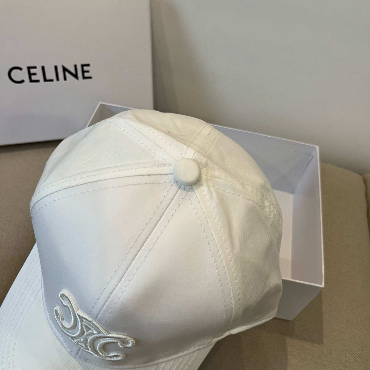 【CELINE赛琳】新款经典休闲潮流款 棒球帽🧢日韩风格，随便搭配都超好看！出门旅游，绝对要入手的一款