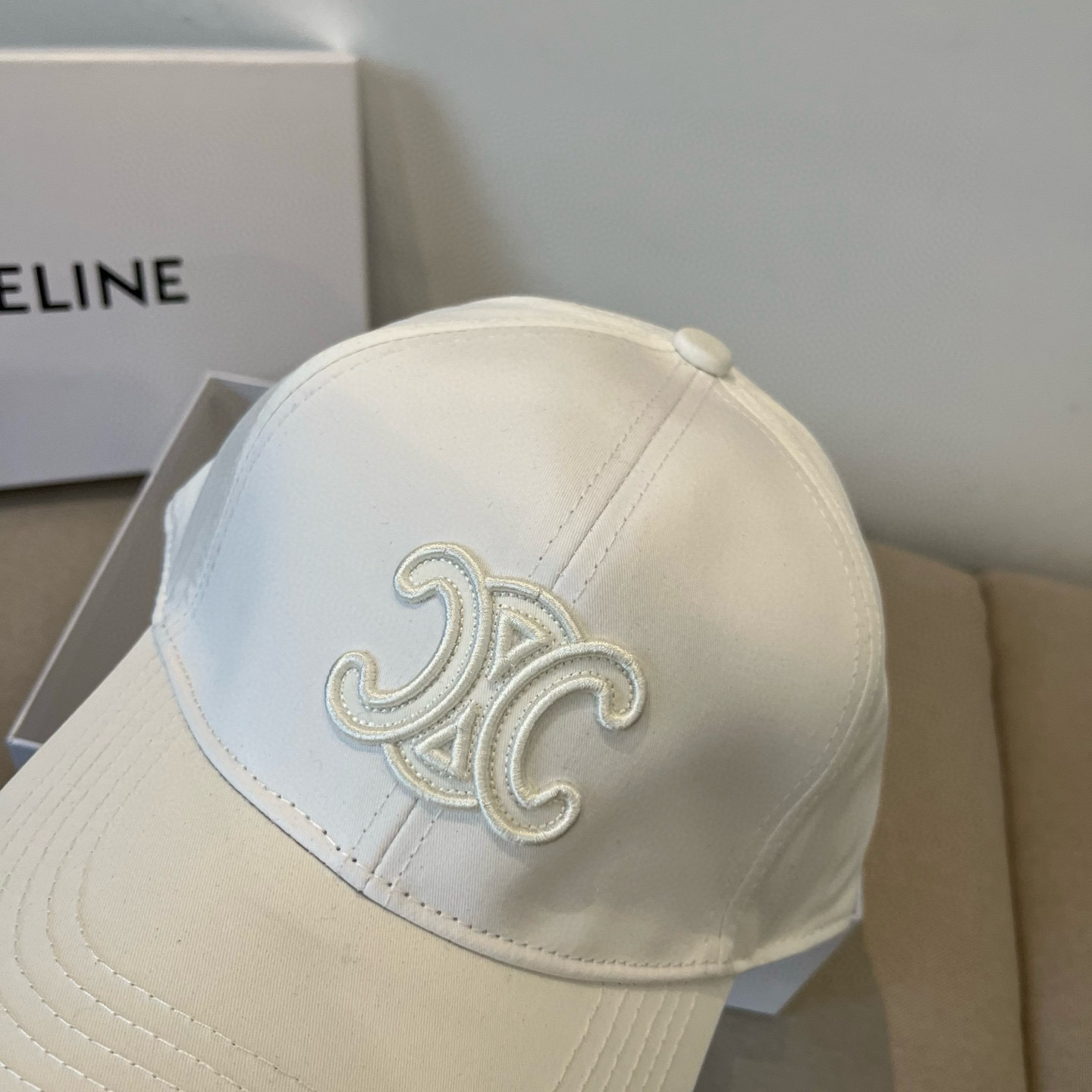 【CELINE赛琳】新款经典休闲潮流款 棒球帽🧢日韩风格，随便搭配都超好看！出门旅游，绝对要入手的一款