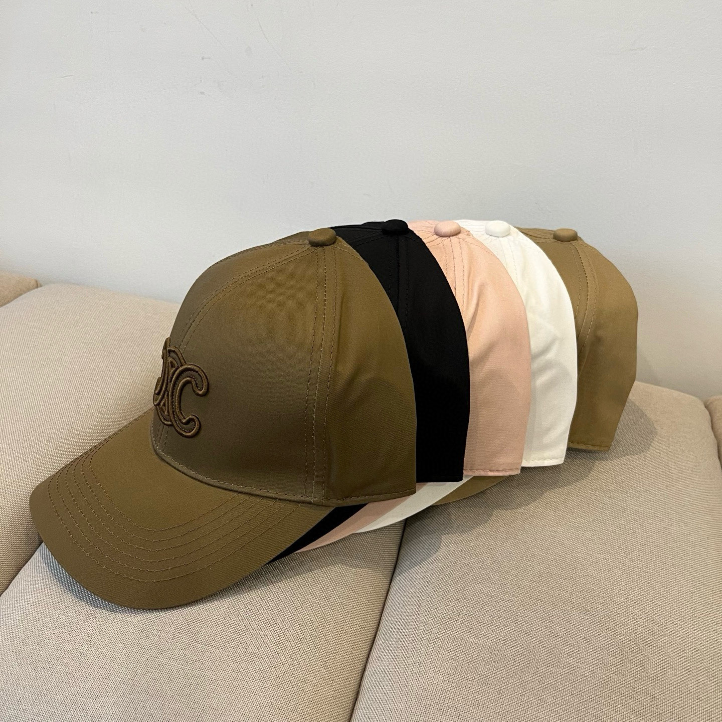 【CELINE赛琳】新款经典休闲潮流款 棒球帽🧢日韩风格，随便搭配都超好看！出门旅游，绝对要入手的一款