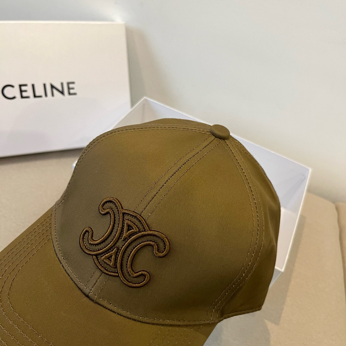 【CELINE赛琳】新款经典休闲潮流款 棒球帽🧢日韩风格，随便搭配都超好看！出门旅游，绝对要入手的一款