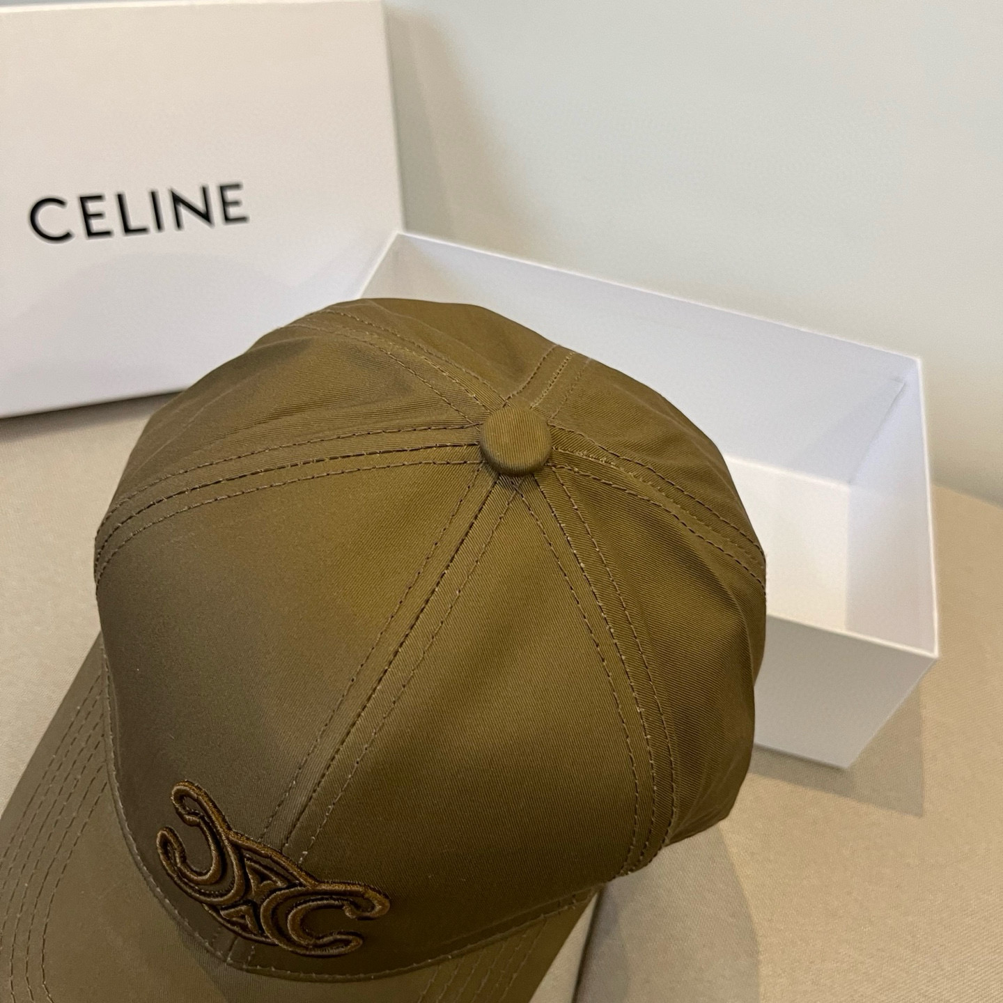 【CELINE赛琳】新款经典休闲潮流款 棒球帽🧢日韩风格，随便搭配都超好看！出门旅游，绝对要入手的一款