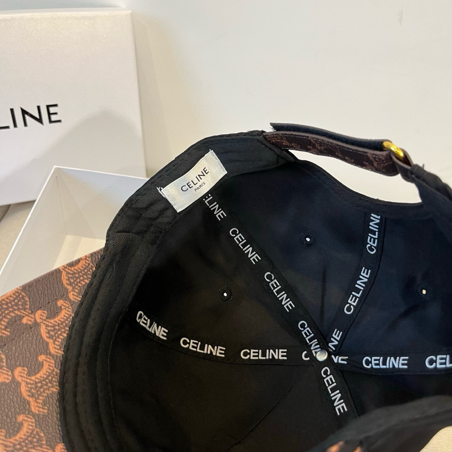【CELINE赛琳】新款经典休闲潮流款 棒球帽🧢日韩风格，随便搭配都超好看！出门旅游，绝对要入手的一款