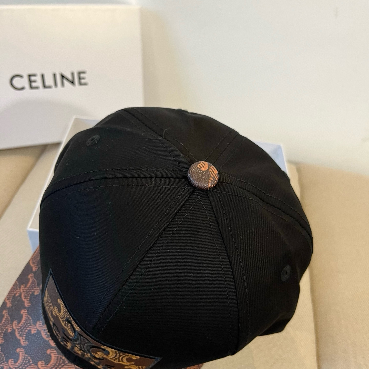 【CELINE赛琳】新款经典休闲潮流款 棒球帽🧢日韩风格，随便搭配都超好看！出门旅游，绝对要入手的一款