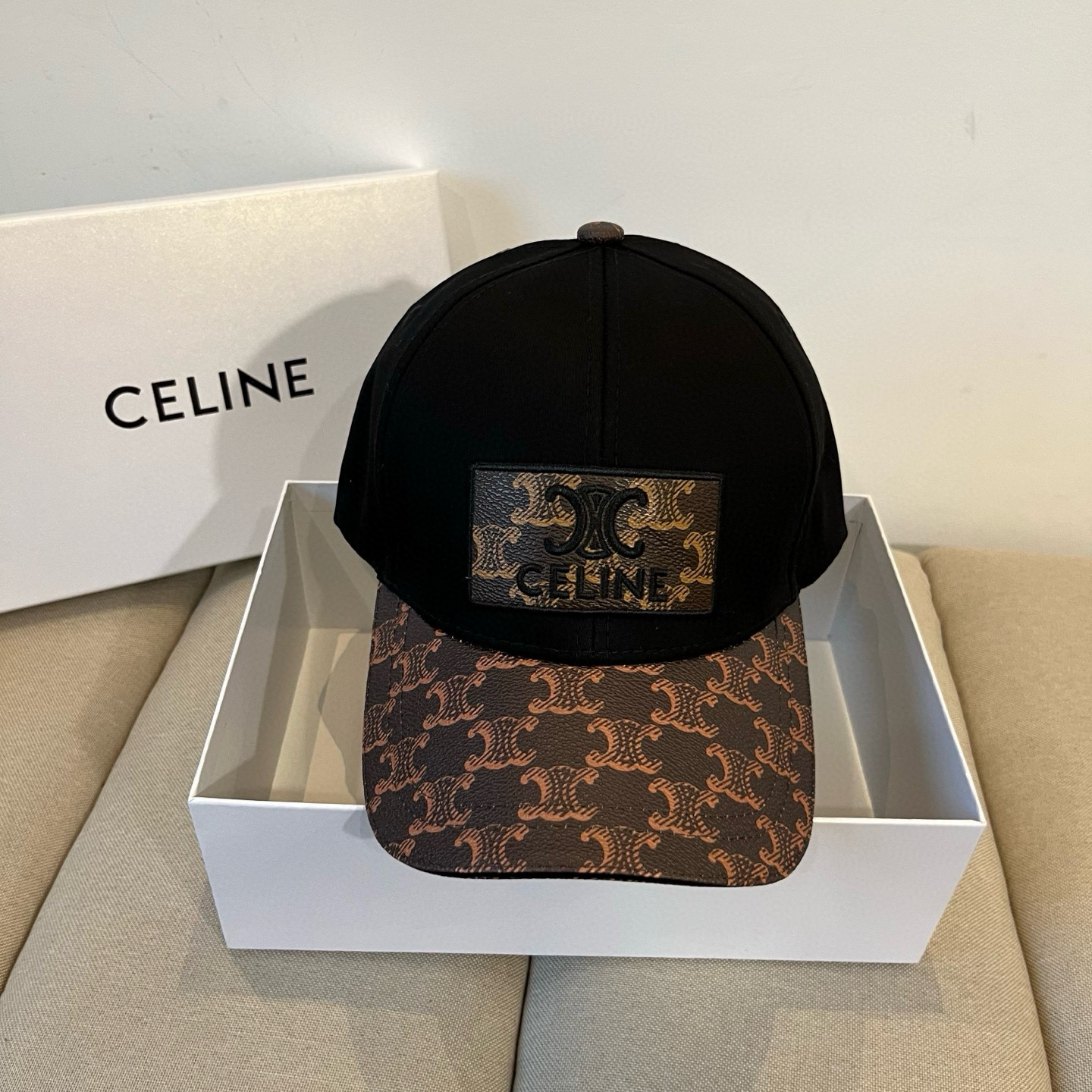 【CELINE赛琳】新款经典休闲潮流款 棒球帽🧢日韩风格，随便搭配都超好看！出门旅游，绝对要入手的一款
