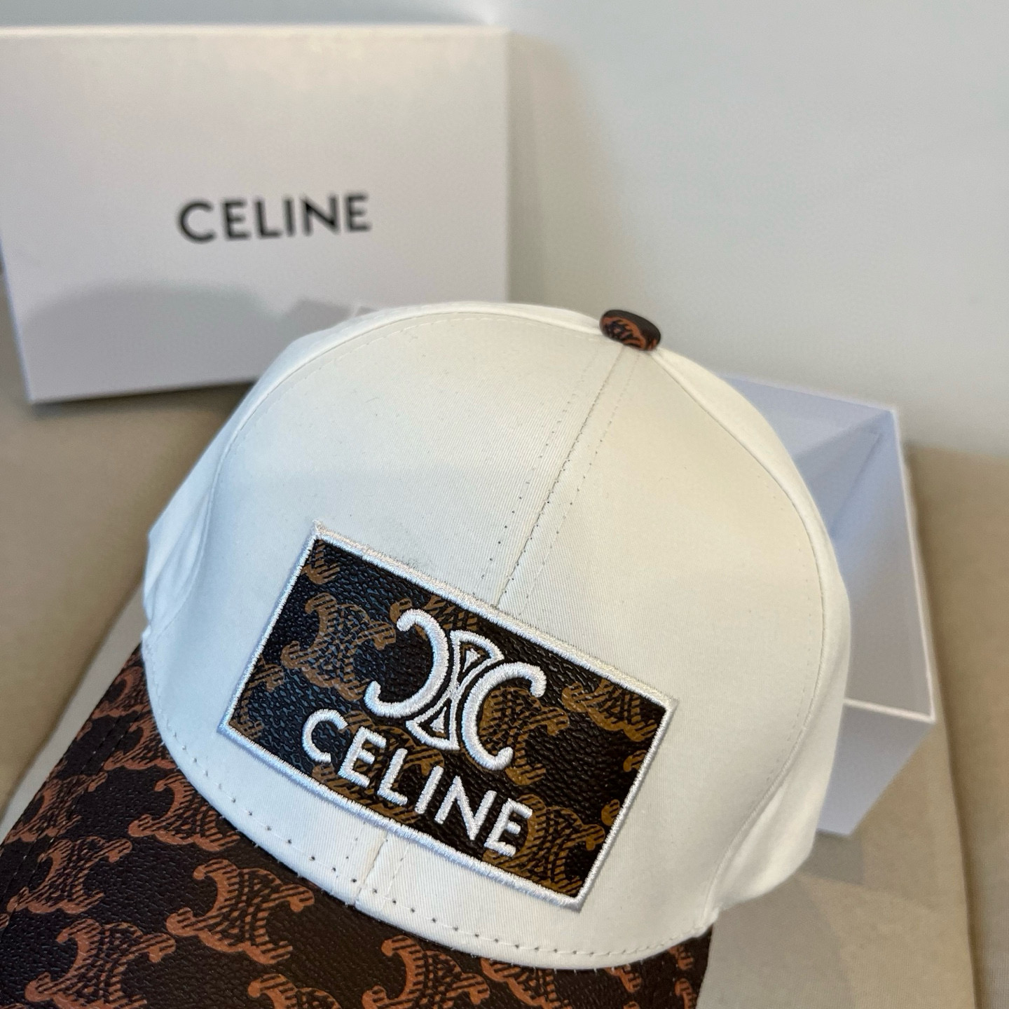 【CELINE赛琳】新款经典休闲潮流款 棒球帽🧢日韩风格，随便搭配都超好看！出门旅游，绝对要入手的一款