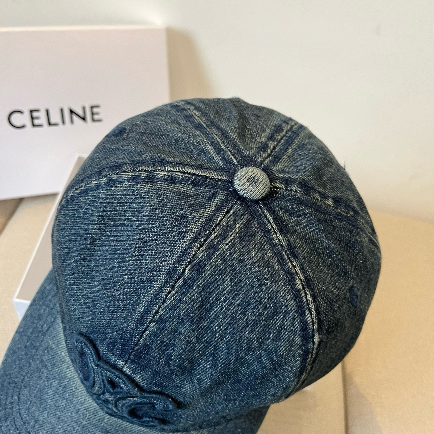 【CELINE赛琳】新款经典休闲潮流款 棒球帽🧢日韩风格，随便搭配都超好看！出门旅游，绝对要入手的一款