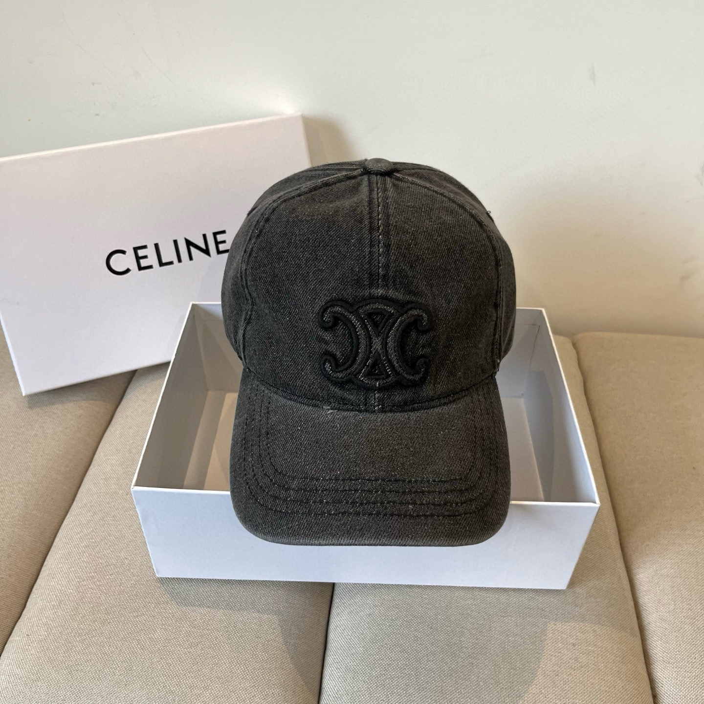 【CELINE赛琳】新款经典休闲潮流款 棒球帽🧢日韩风格，随便搭配都超好看！出门旅游，绝对要入手的一款