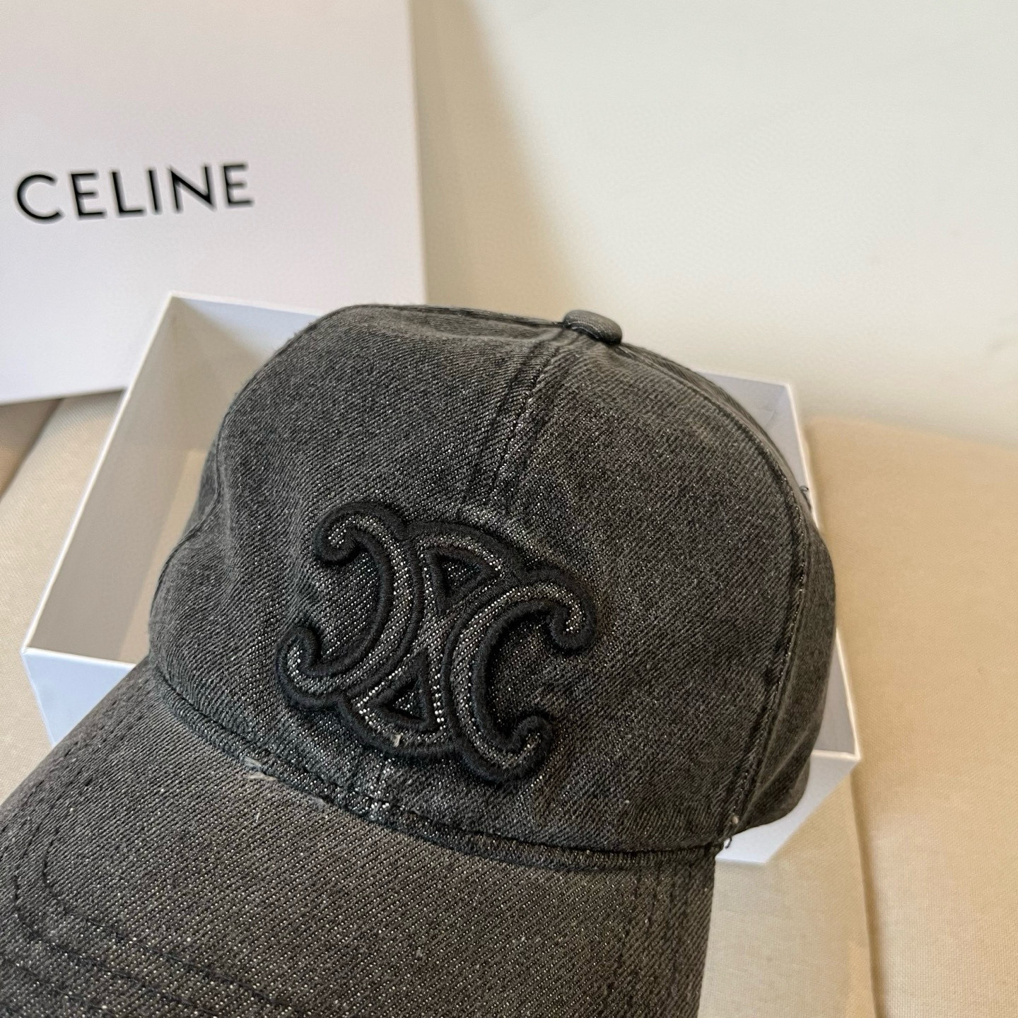 【CELINE赛琳】新款经典休闲潮流款 棒球帽🧢日韩风格，随便搭配都超好看！出门旅游，绝对要入手的一款