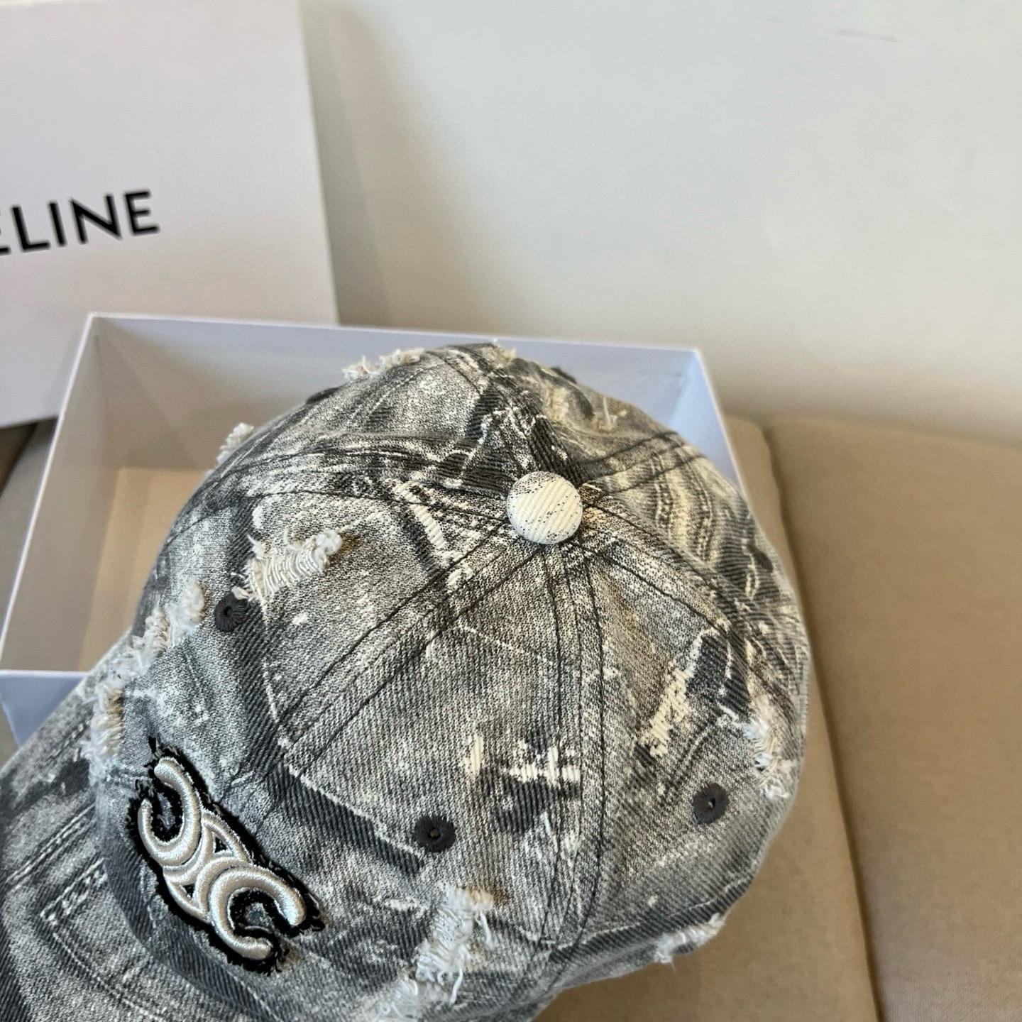 【CELINE赛琳】新款经典休闲潮流款 棒球帽🧢日韩风格，随便搭配都超好看！出门旅游，绝对要入手的一款