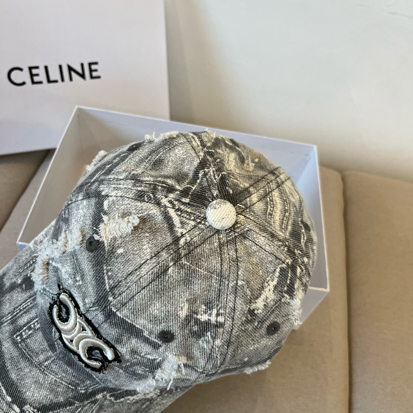 【CELINE赛琳】新款经典休闲潮流款 棒球帽🧢日韩风格，随便搭配都超好看！出门旅游，绝对要入手的一款