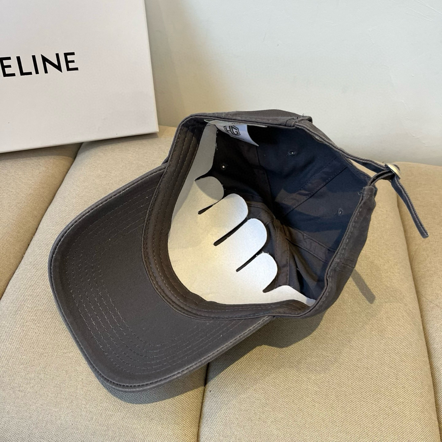 【CELINE赛琳】新款经典休闲潮流款 棒球帽🧢日韩风格，随便搭配都超好看！出门旅游，绝对要入手的一款