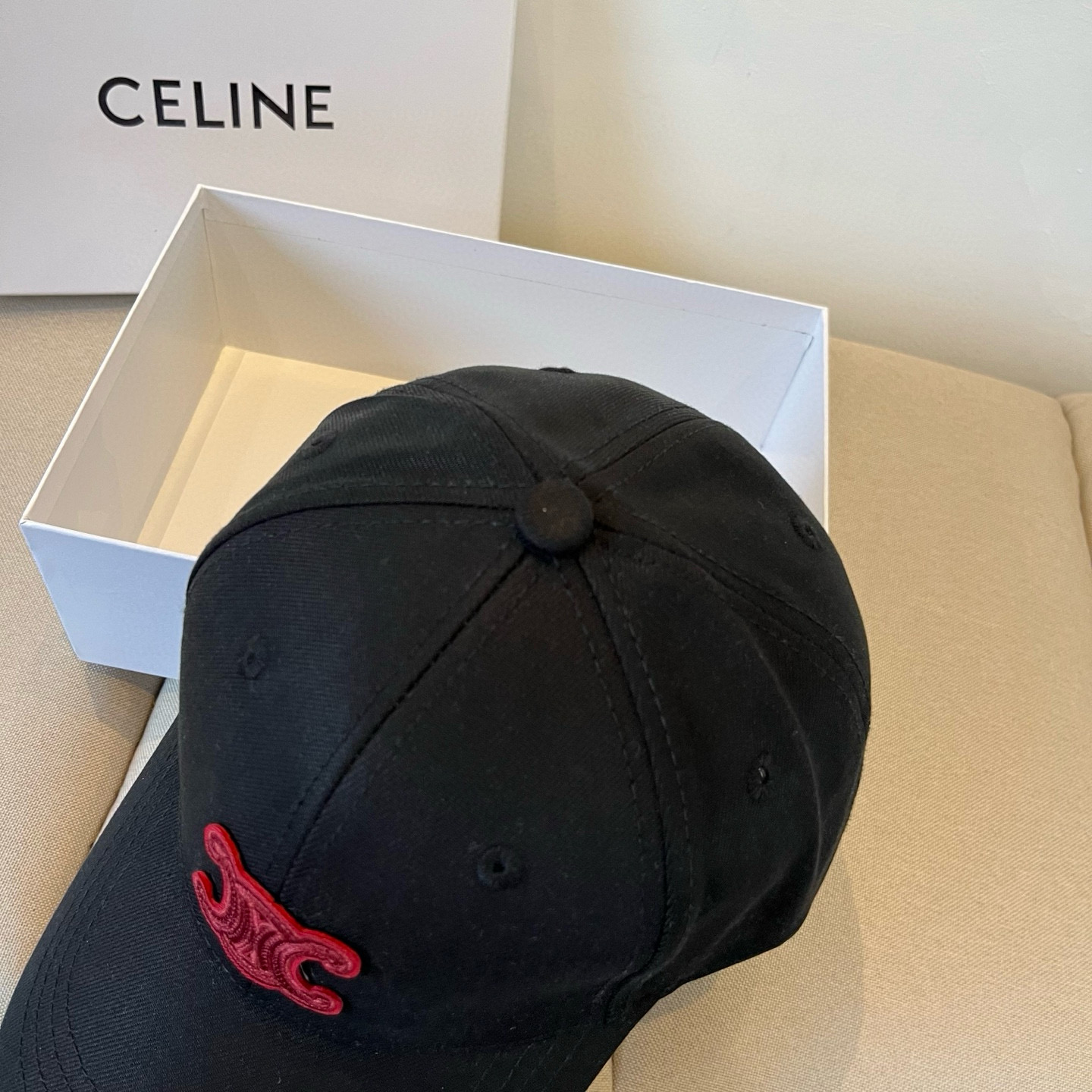 【CELINE赛琳】新款经典休闲潮流款 棒球帽🧢日韩风格，随便搭配都超好看！出门旅游，绝对要入手的一款