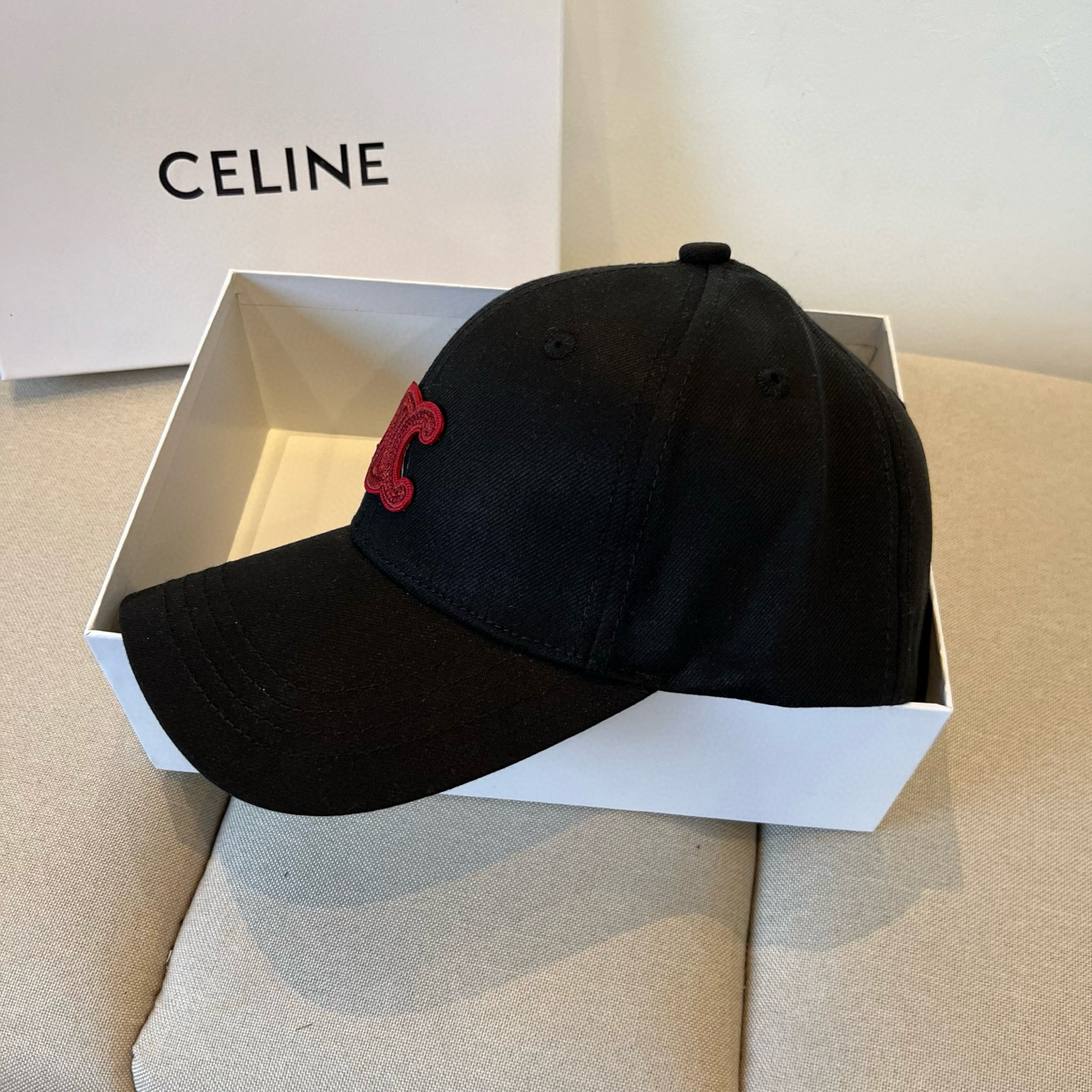 【CELINE赛琳】新款经典休闲潮流款 棒球帽🧢日韩风格，随便搭配都超好看！出门旅游，绝对要入手的一款
