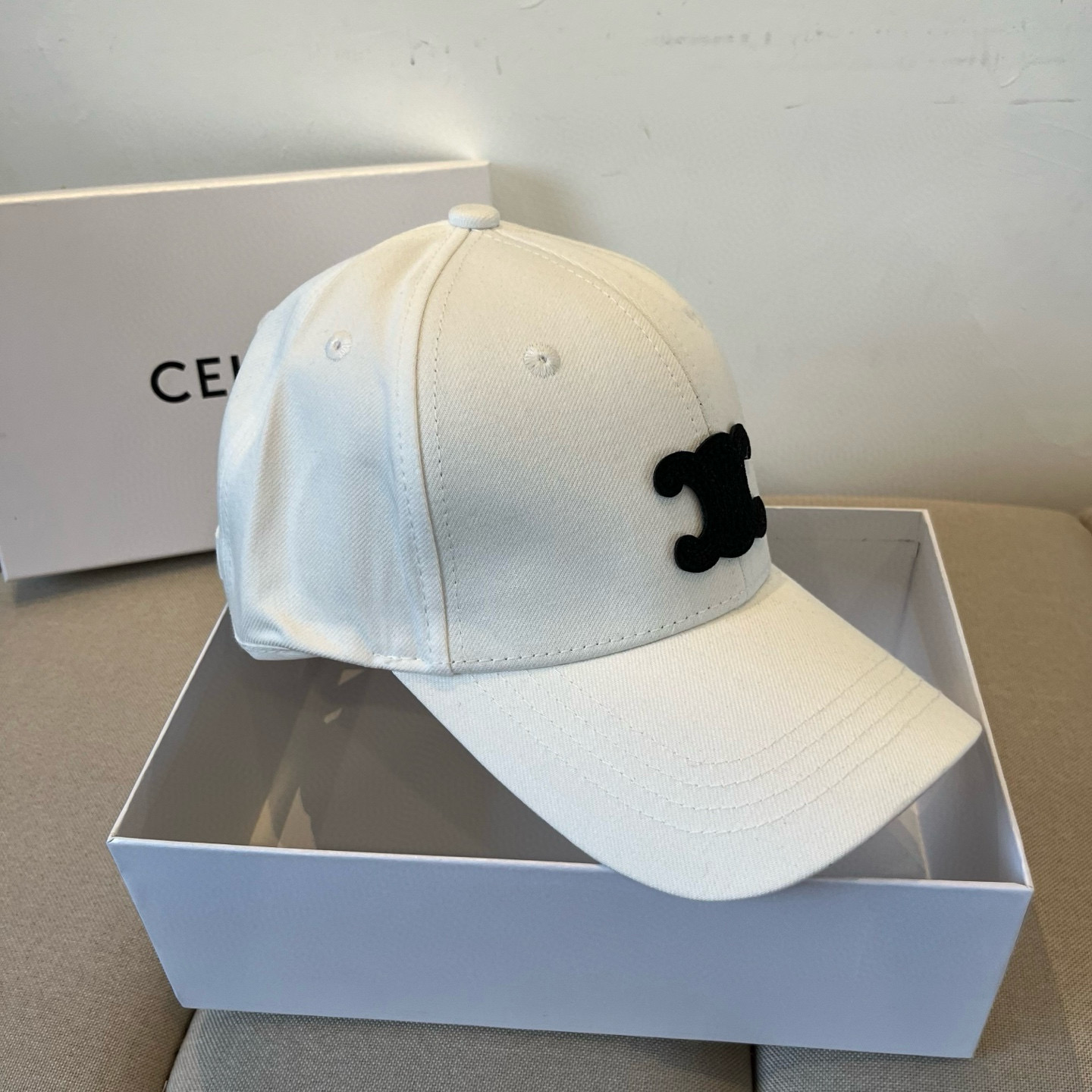 【CELINE赛琳】新款经典休闲潮流款 棒球帽🧢日韩风格，随便搭配都超好看！出门旅游，绝对要入手的一款