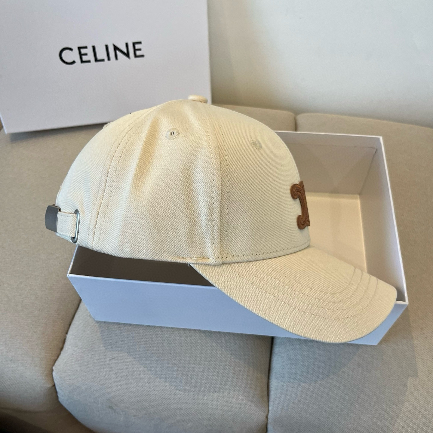 【CELINE赛琳】新款经典休闲潮流款 棒球帽🧢日韩风格，随便搭配都超好看！出门旅游，绝对要入手的一款