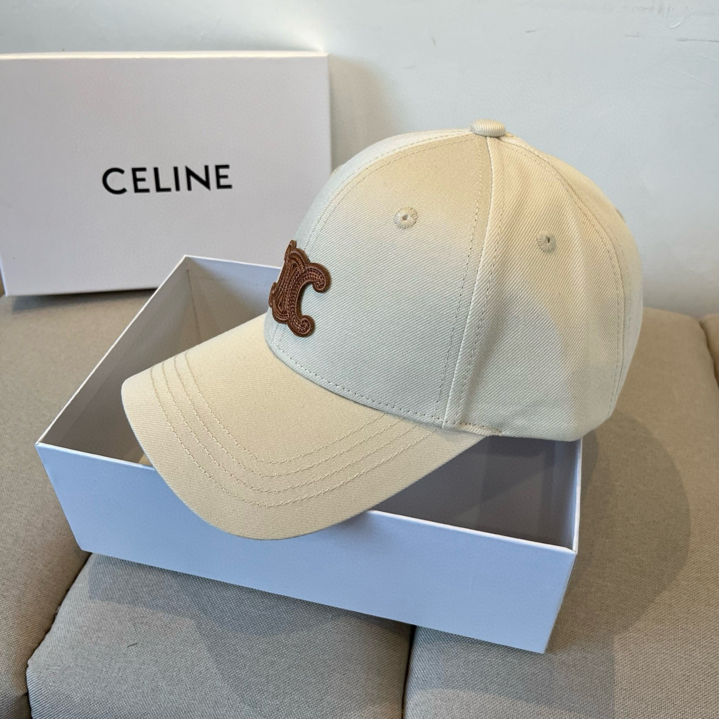 【CELINE赛琳】新款经典休闲潮流款 棒球帽🧢日韩风格，随便搭配都超好看！出门旅游，绝对要入手的一款