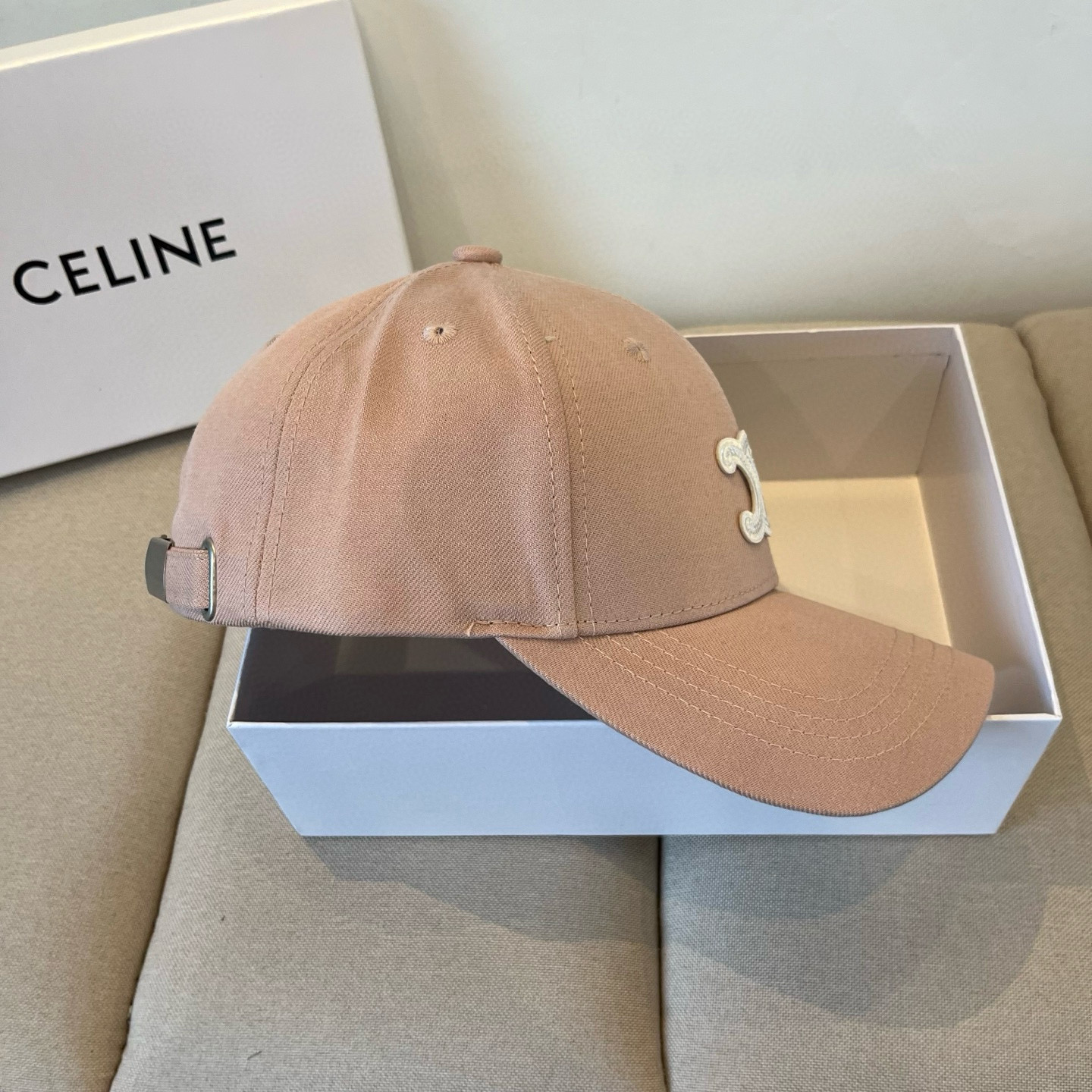 【CELINE赛琳】新款经典休闲潮流款 棒球帽🧢日韩风格，随便搭配都超好看！出门旅游，绝对要入手的一款