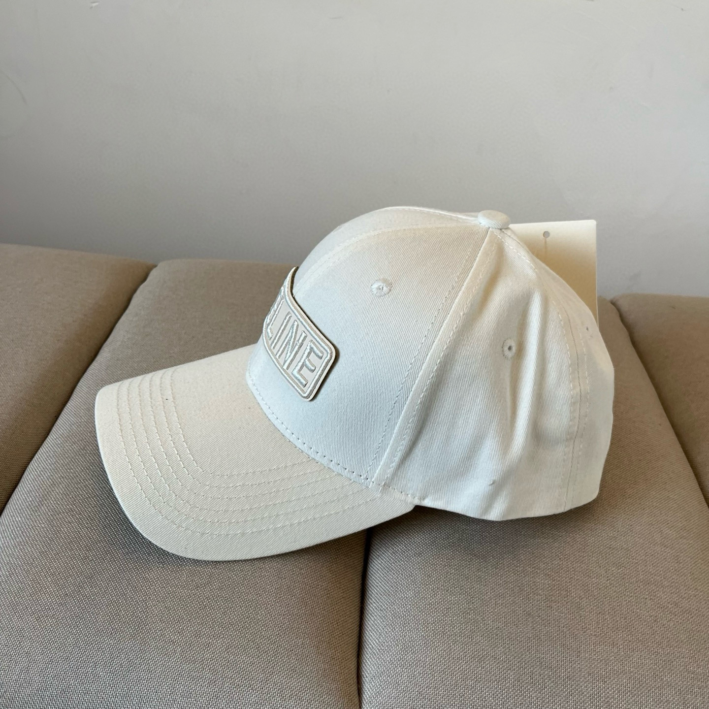 【CELINE赛琳】新款经典休闲潮流款 棒球帽🧢日韩风格，随便搭配都超好看！出门旅游，绝对要入手的一款