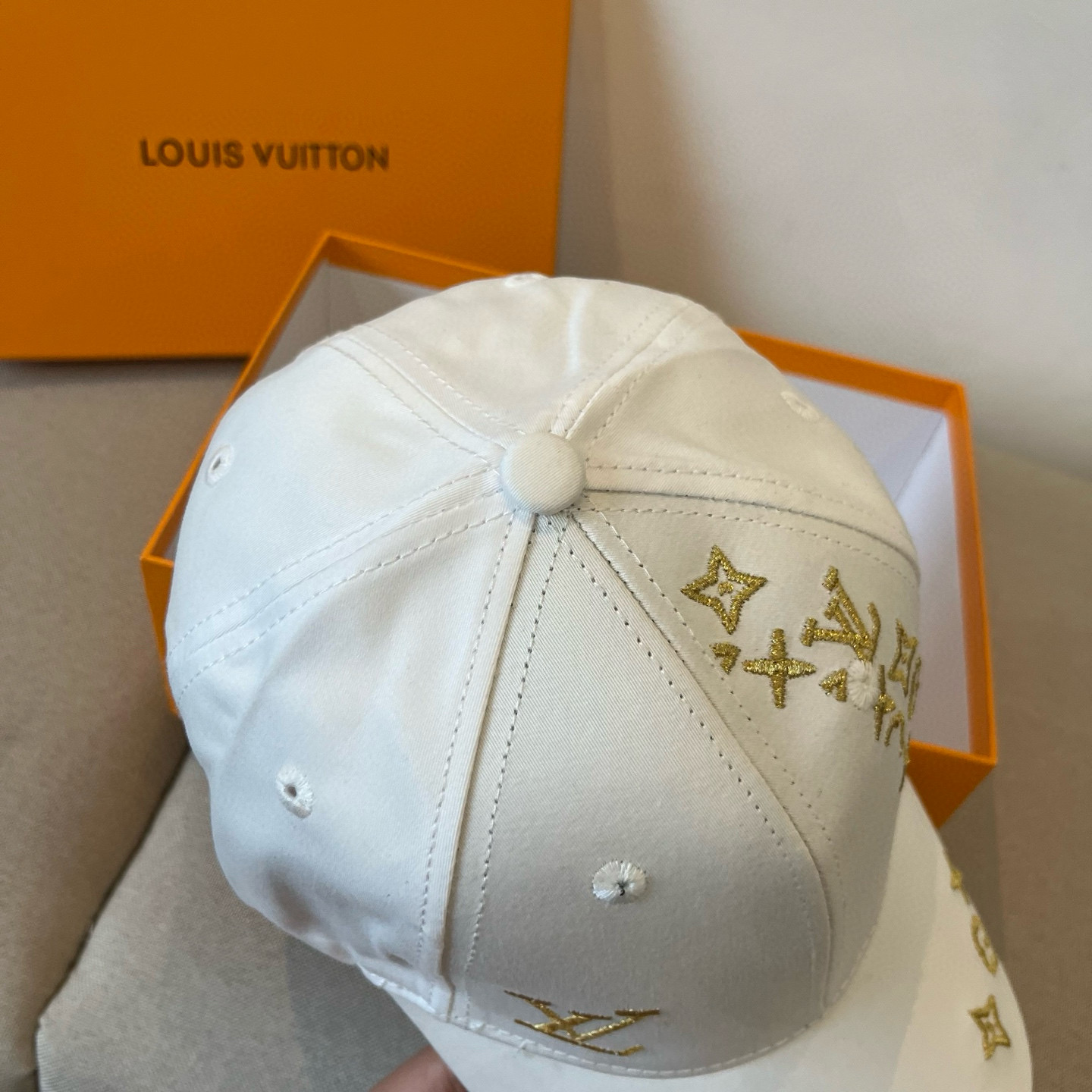 🧢路易威登棒球帽 LouisVuitton😍新款LV棒球帽，重工打造♥️高端大气，百搭款🤗男女通用！跑量