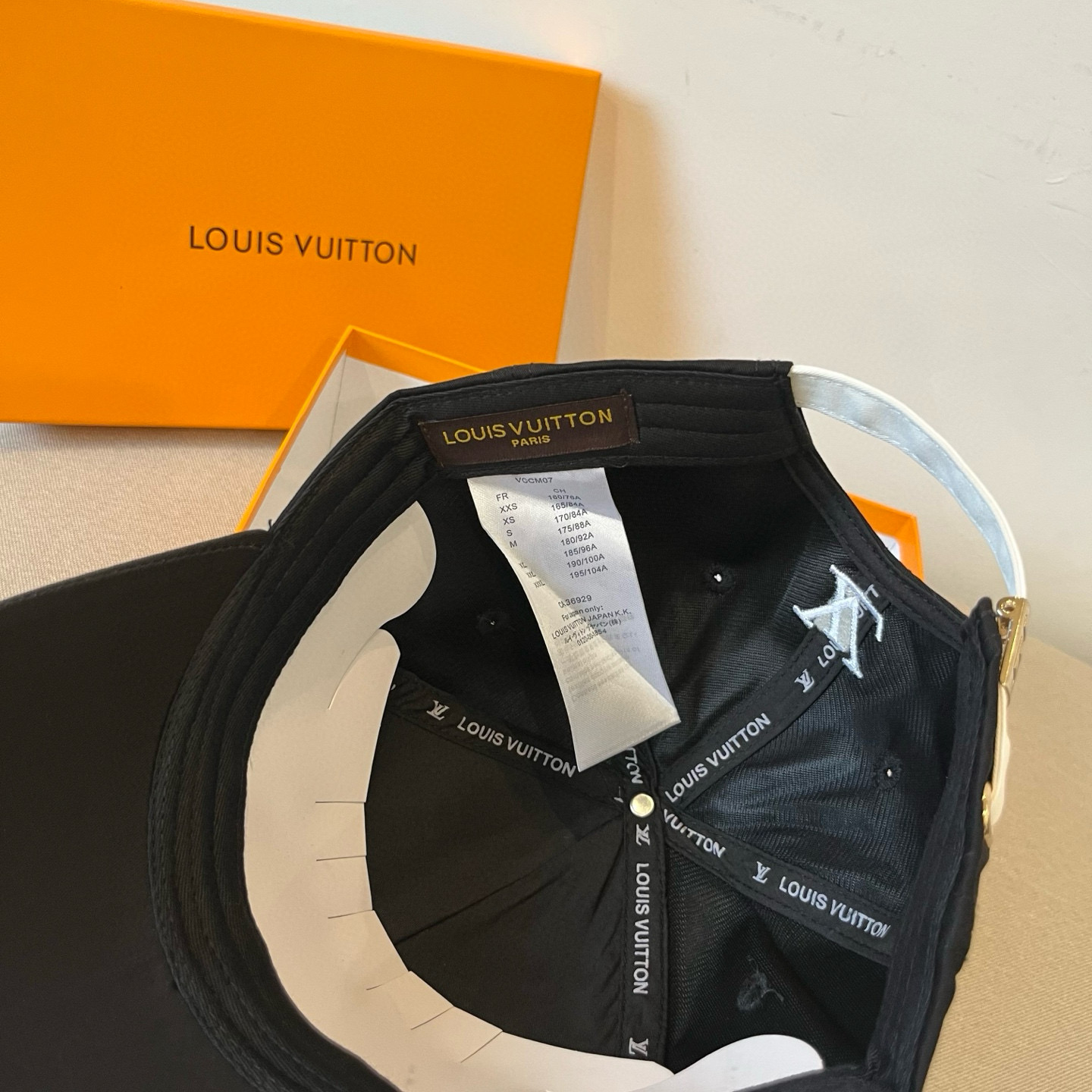 🧢路易威登棒球帽 LouisVuitton😍新款LV棒球帽，重工打造♥️高端大气，百搭款🤗男女通用！跑量