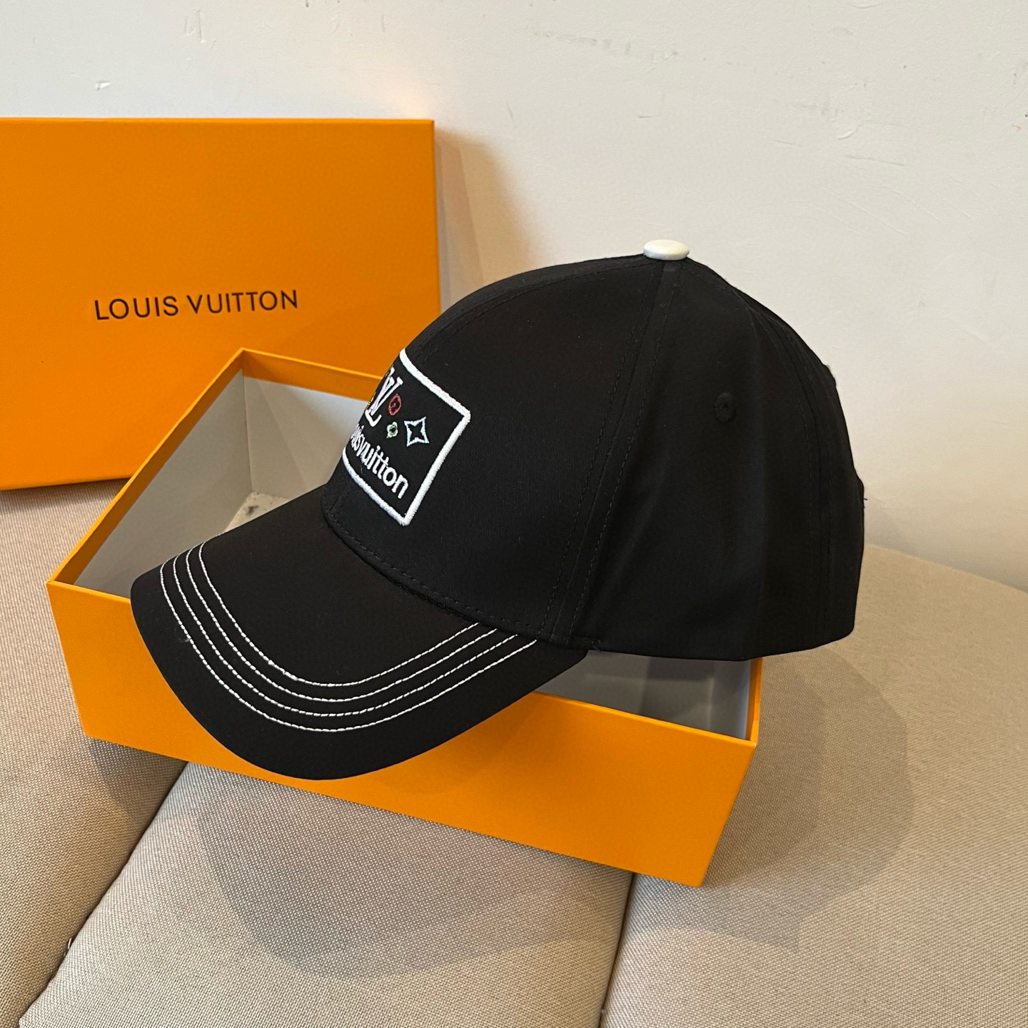 🧢路易威登棒球帽 LouisVuitton😍新款LV棒球帽，重工打造♥️高端大气，百搭款🤗男女通用！跑量