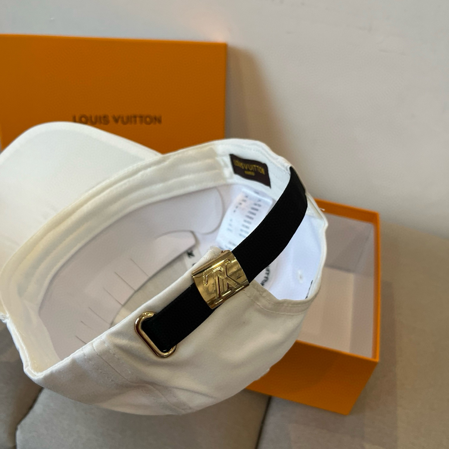 🧢路易威登棒球帽 LouisVuitton😍新款LV棒球帽，重工打造♥️高端大气，百搭款🤗男女通用！跑量