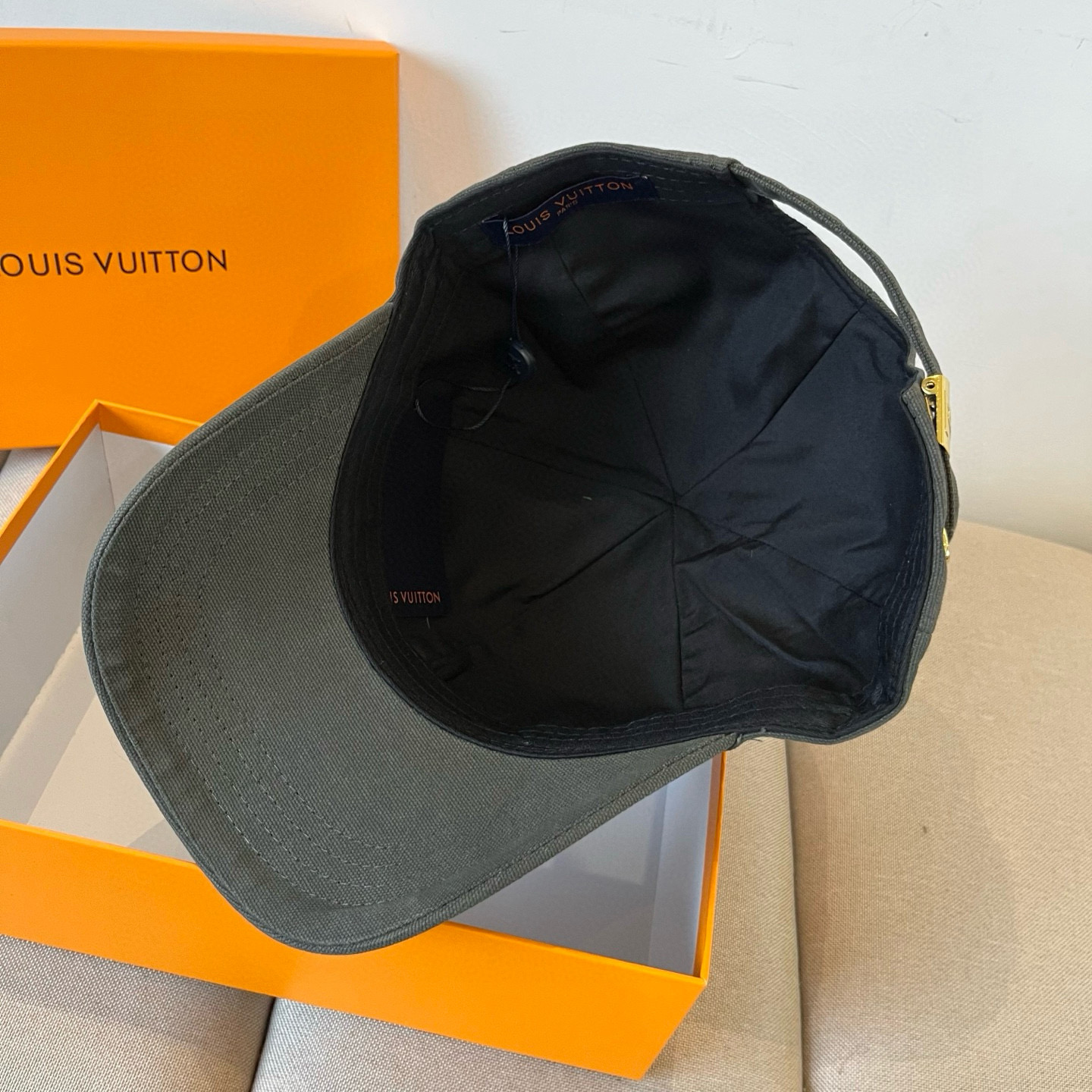 🧢路易威登棒球帽 LouisVuitton😍新款LV棒球帽，重工打造♥️高端大气，百搭款🤗男女通用！跑量