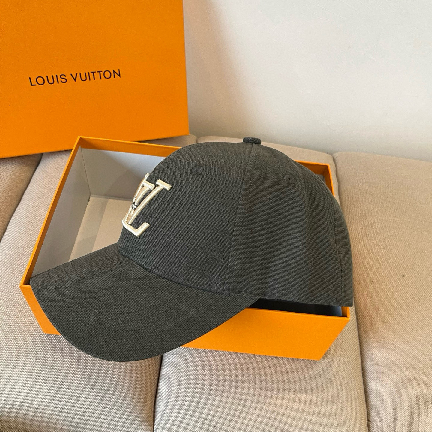 🧢路易威登棒球帽 LouisVuitton😍新款LV棒球帽，重工打造♥️高端大气，百搭款🤗男女通用！跑量