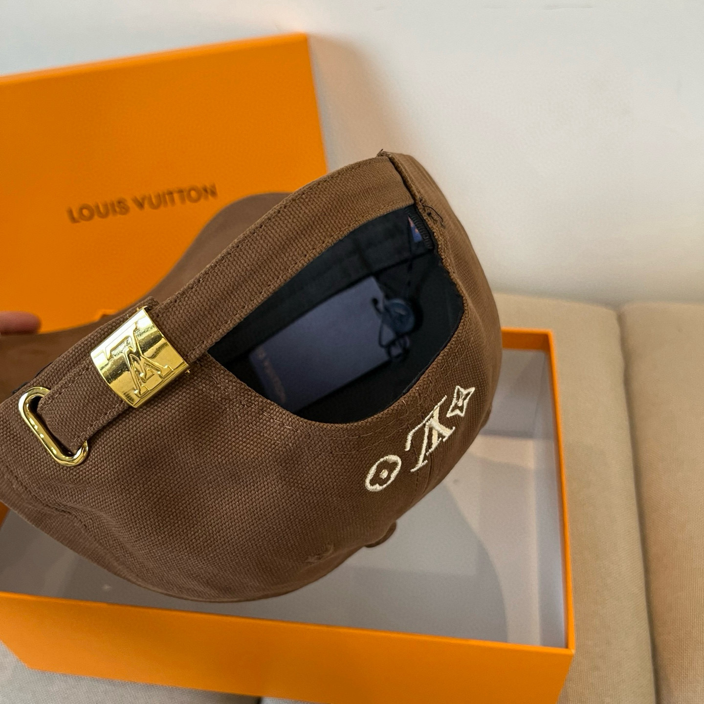 🧢路易威登棒球帽 LouisVuitton😍新款LV棒球帽，重工打造♥️高端大气，百搭款🤗男女通用！跑量