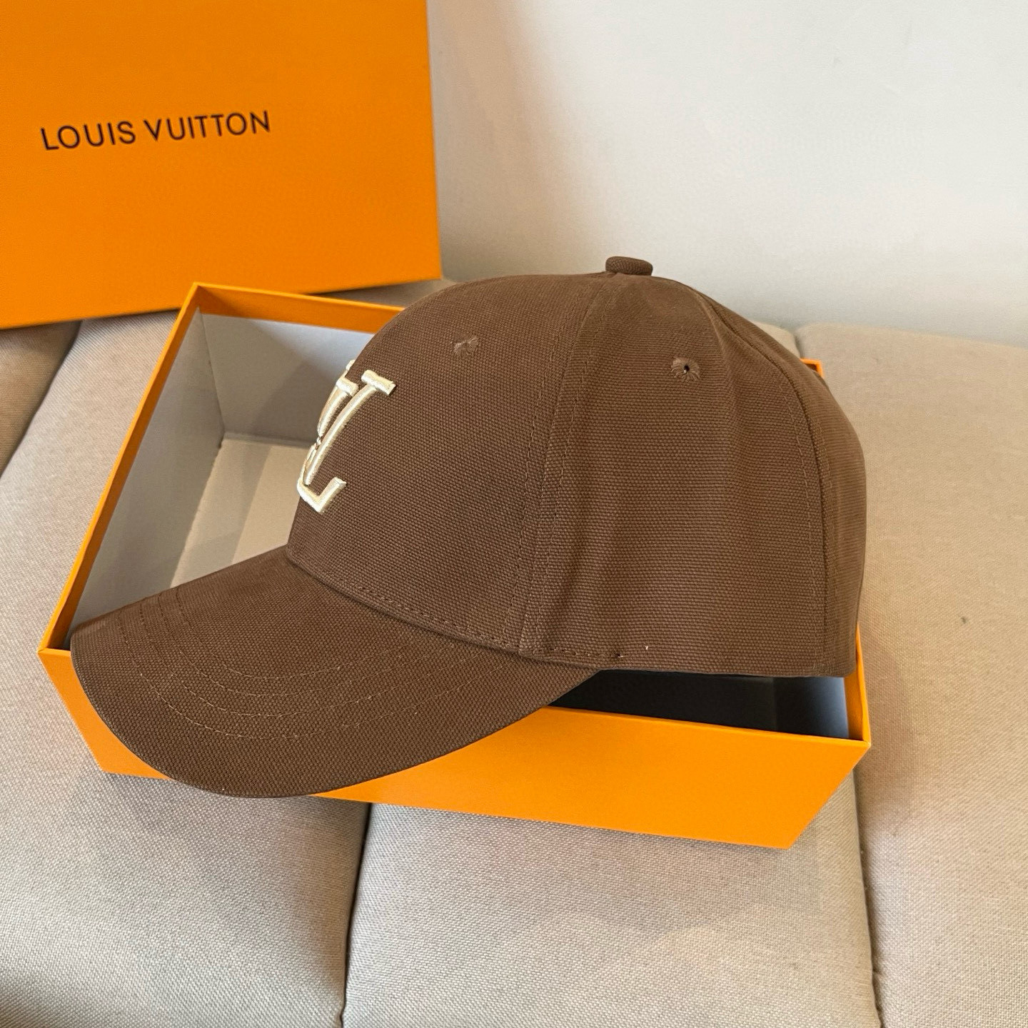 🧢路易威登棒球帽 LouisVuitton😍新款LV棒球帽，重工打造♥️高端大气，百搭款🤗男女通用！跑量