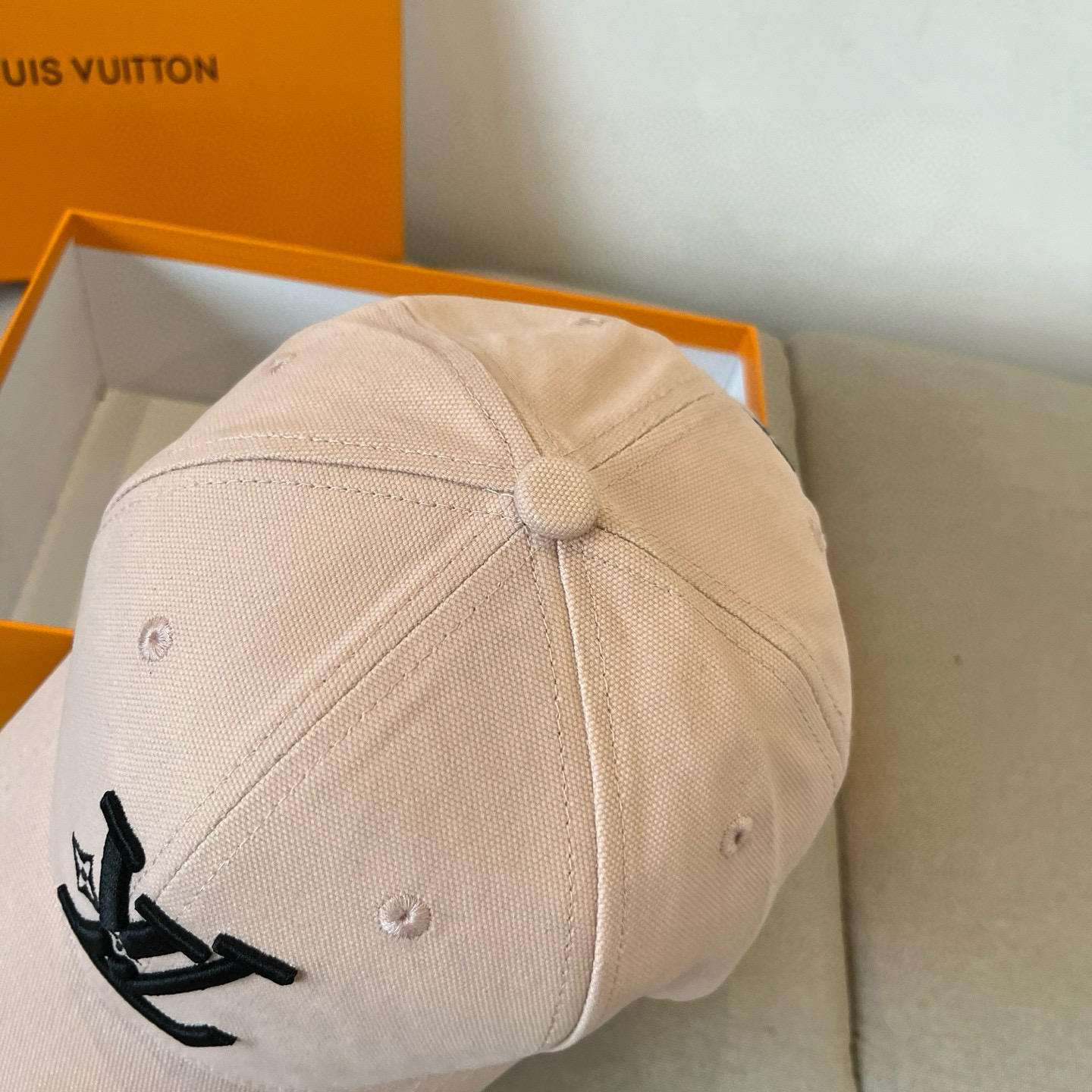 🧢路易威登棒球帽 LouisVuitton😍新款LV棒球帽，重工打造♥️高端大气，百搭款🤗男女通用！跑量