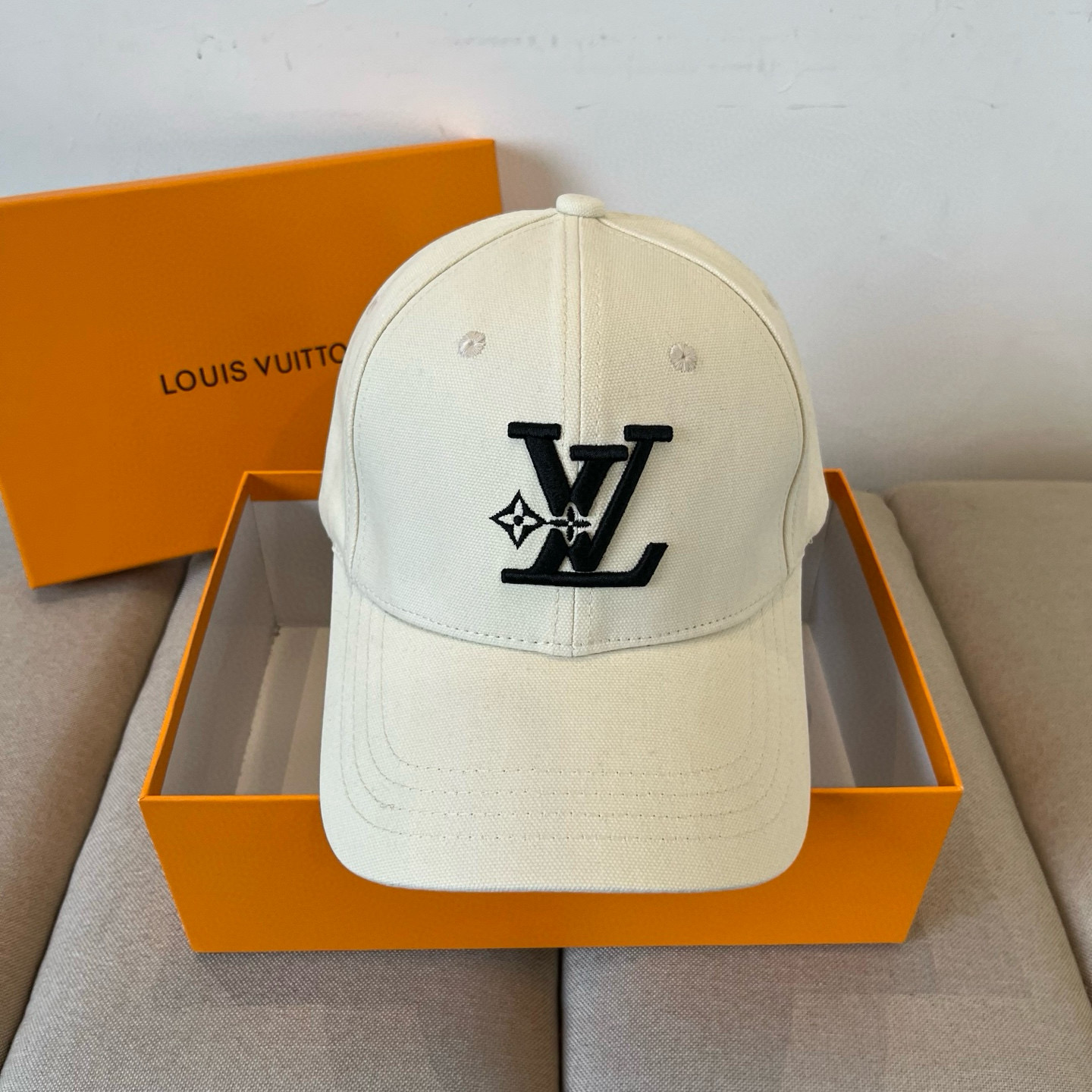 🧢路易威登棒球帽 LouisVuitton😍新款LV棒球帽，重工打造♥️高端大气，百搭款🤗男女通用！跑量