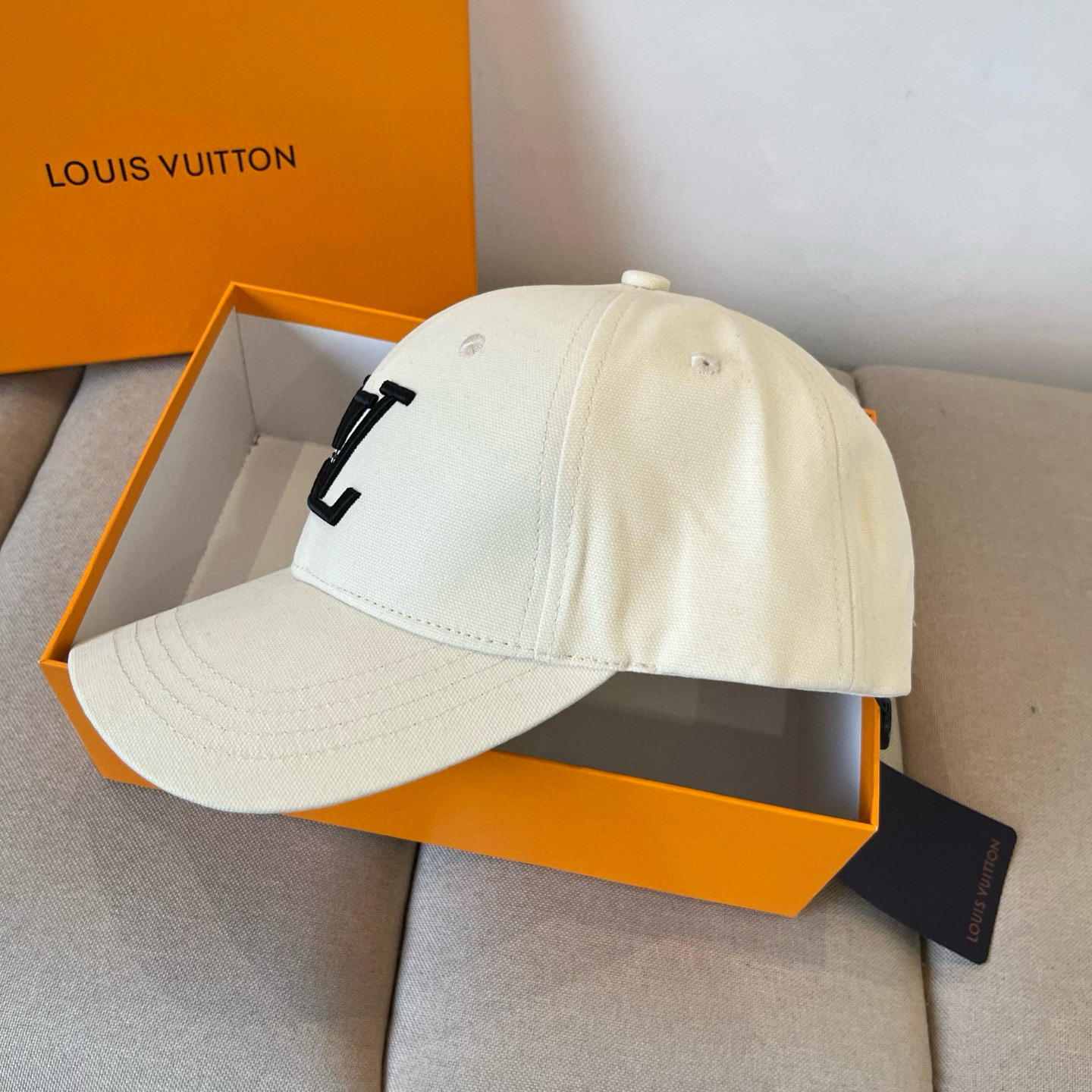 🧢路易威登棒球帽 LouisVuitton😍新款LV棒球帽，重工打造♥️高端大气，百搭款🤗男女通用！跑量