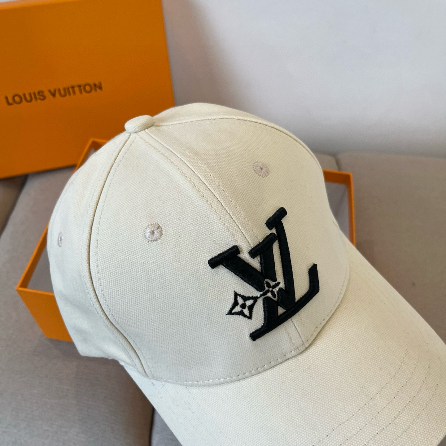 🧢路易威登棒球帽 LouisVuitton😍新款LV棒球帽，重工打造♥️高端大气，百搭款🤗男女通用！跑量